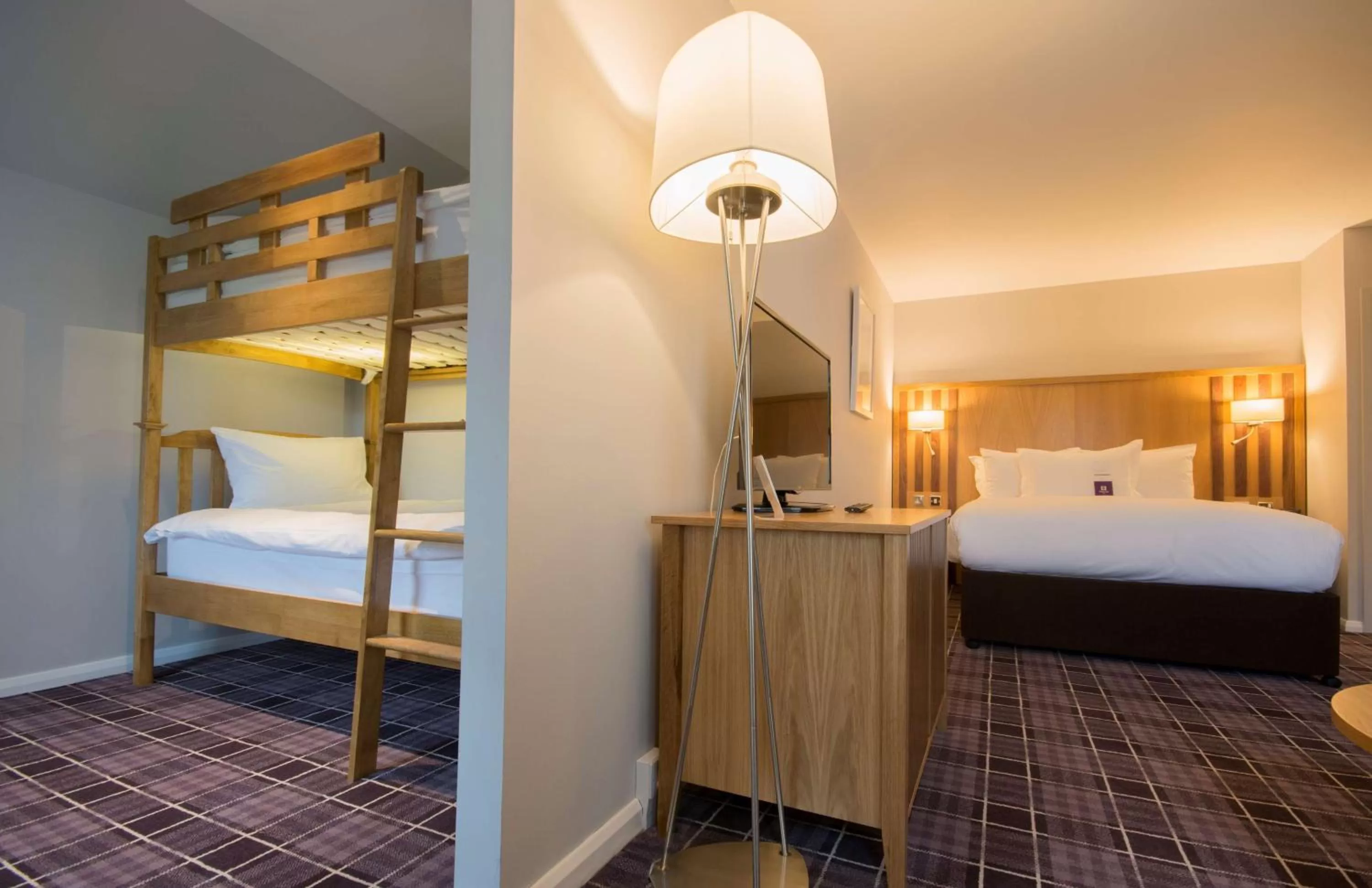 Photo of the whole room, Bed in Kingsmills Hotel