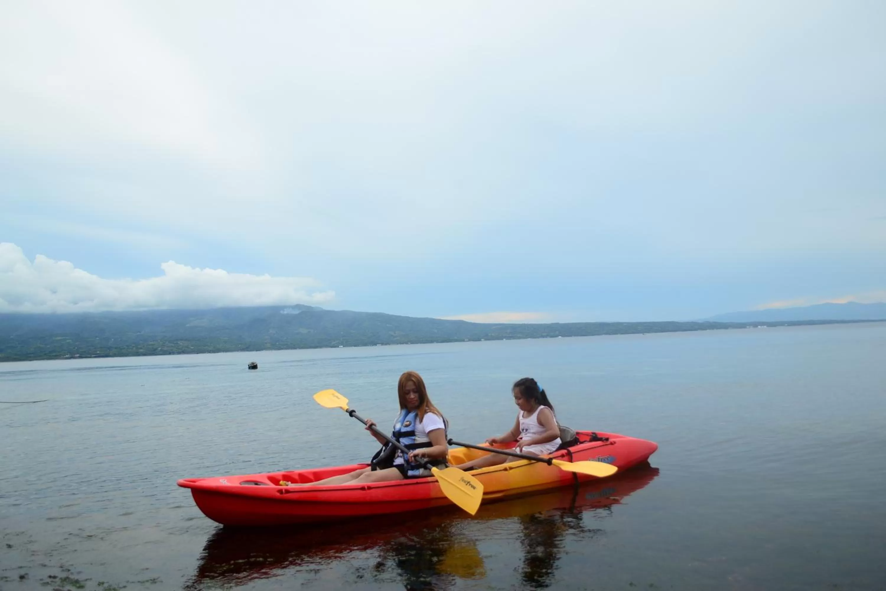 Canoeing in Eden Resort