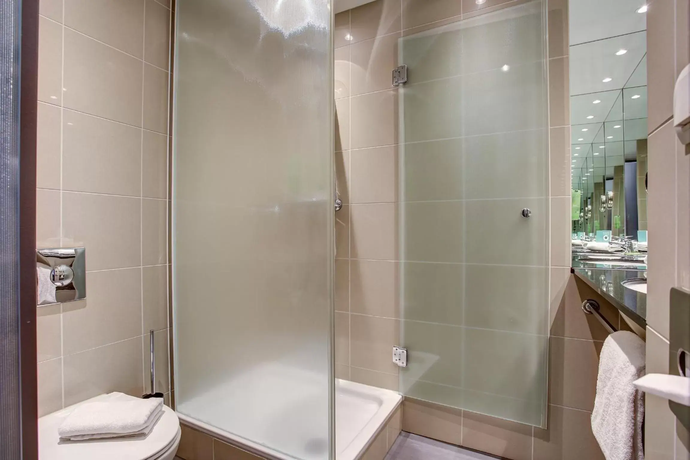 Shower, Bathroom in Centro Parkhotel Stuttgart