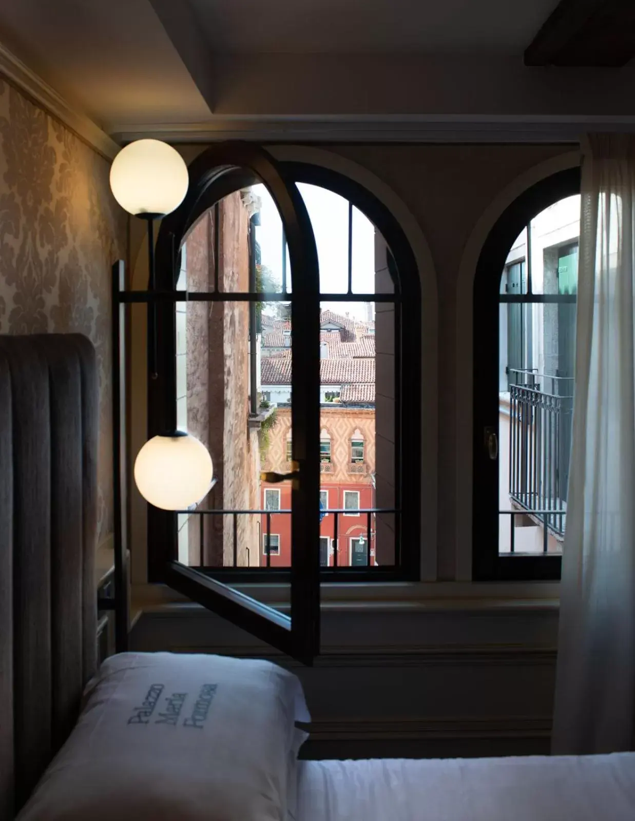 Bedroom in Palazzo Maria Formosa
