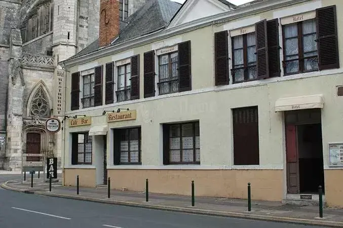 Neighbourhood, Property Building in Hotel Notre Dame