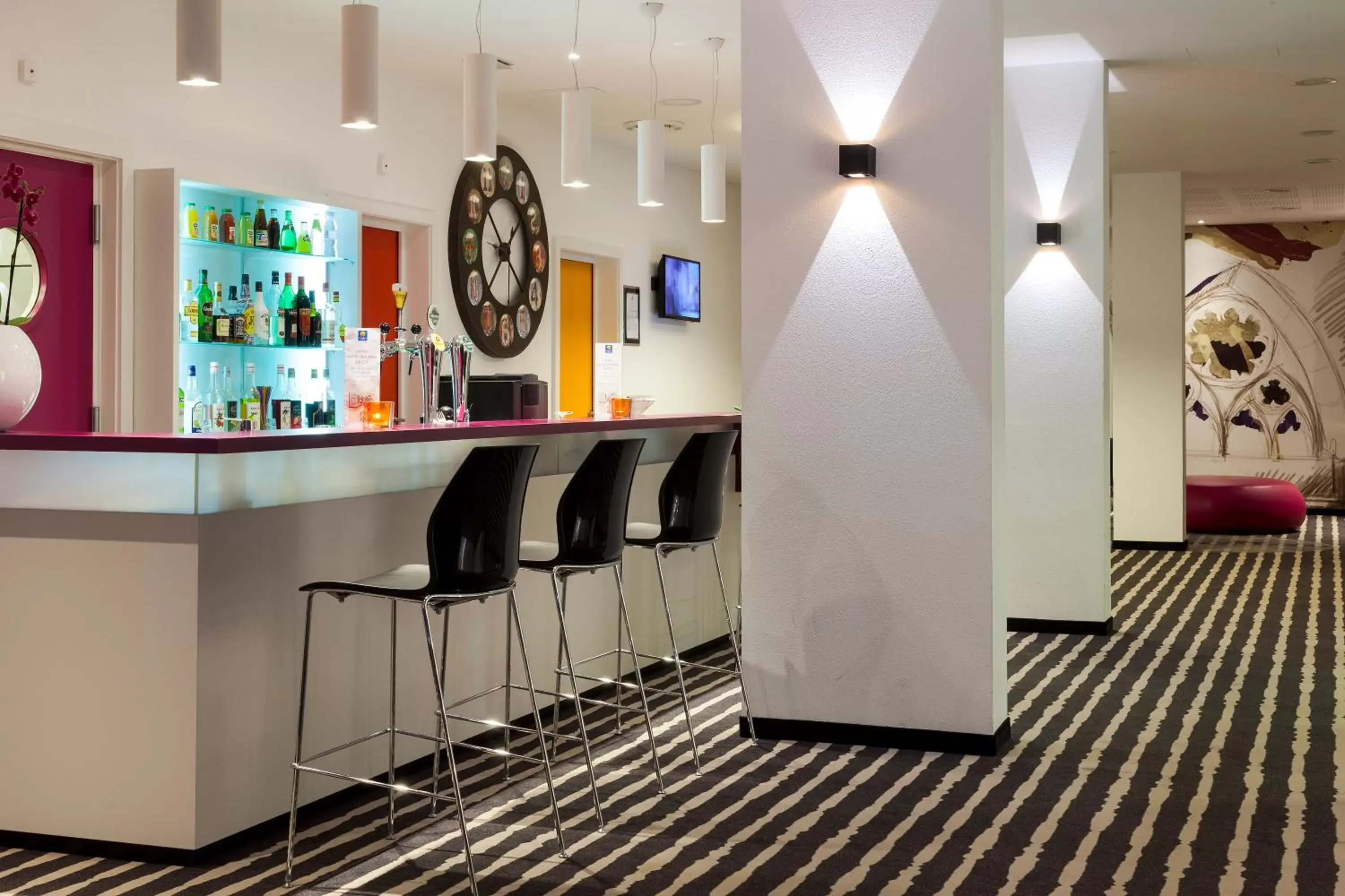 Lounge or bar, Lobby/Reception in Comfort Hotel Expo Colmar