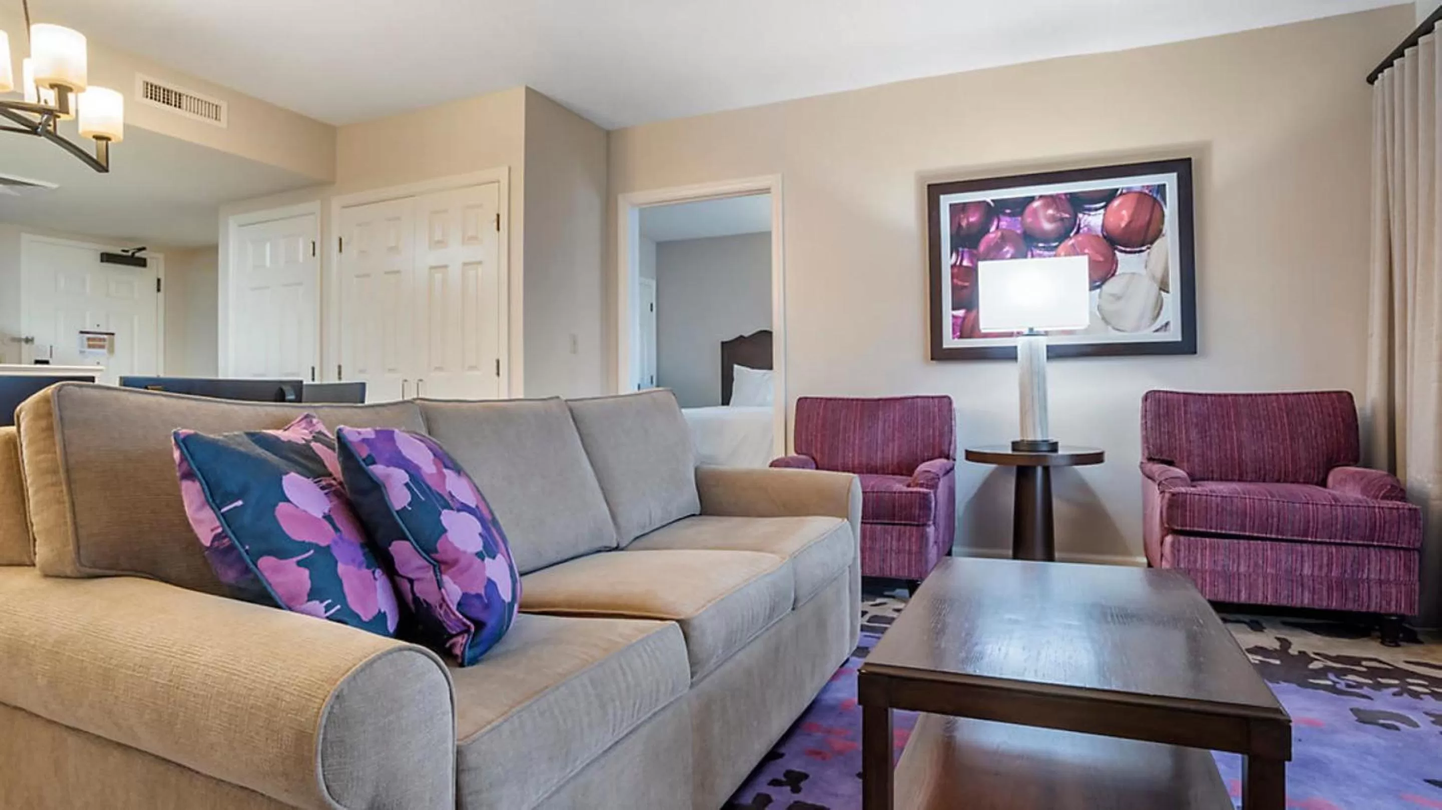 Living room in Bluegreen Vacations Suites at Hershey