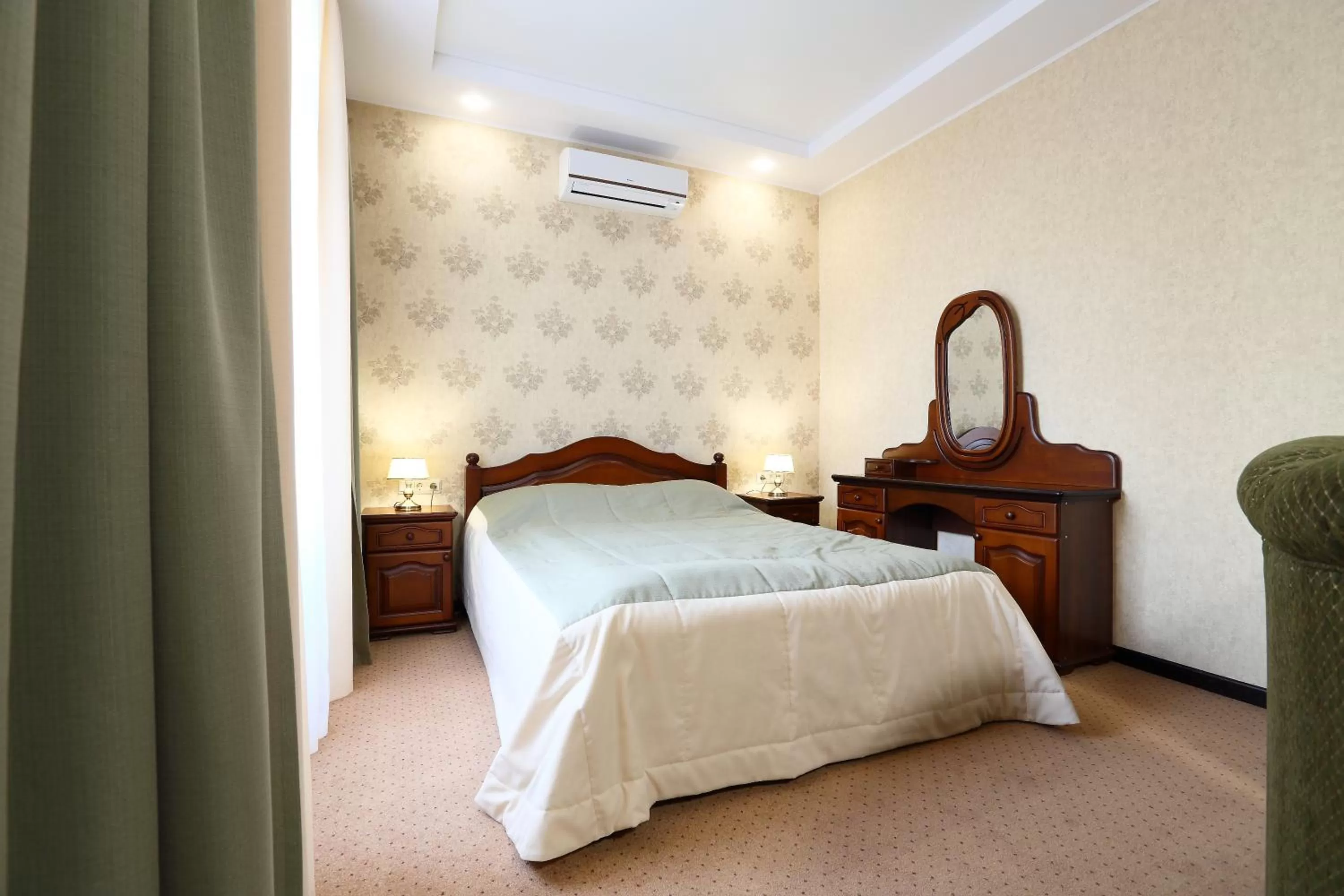 Bedroom, Bed in Oberig Hotel