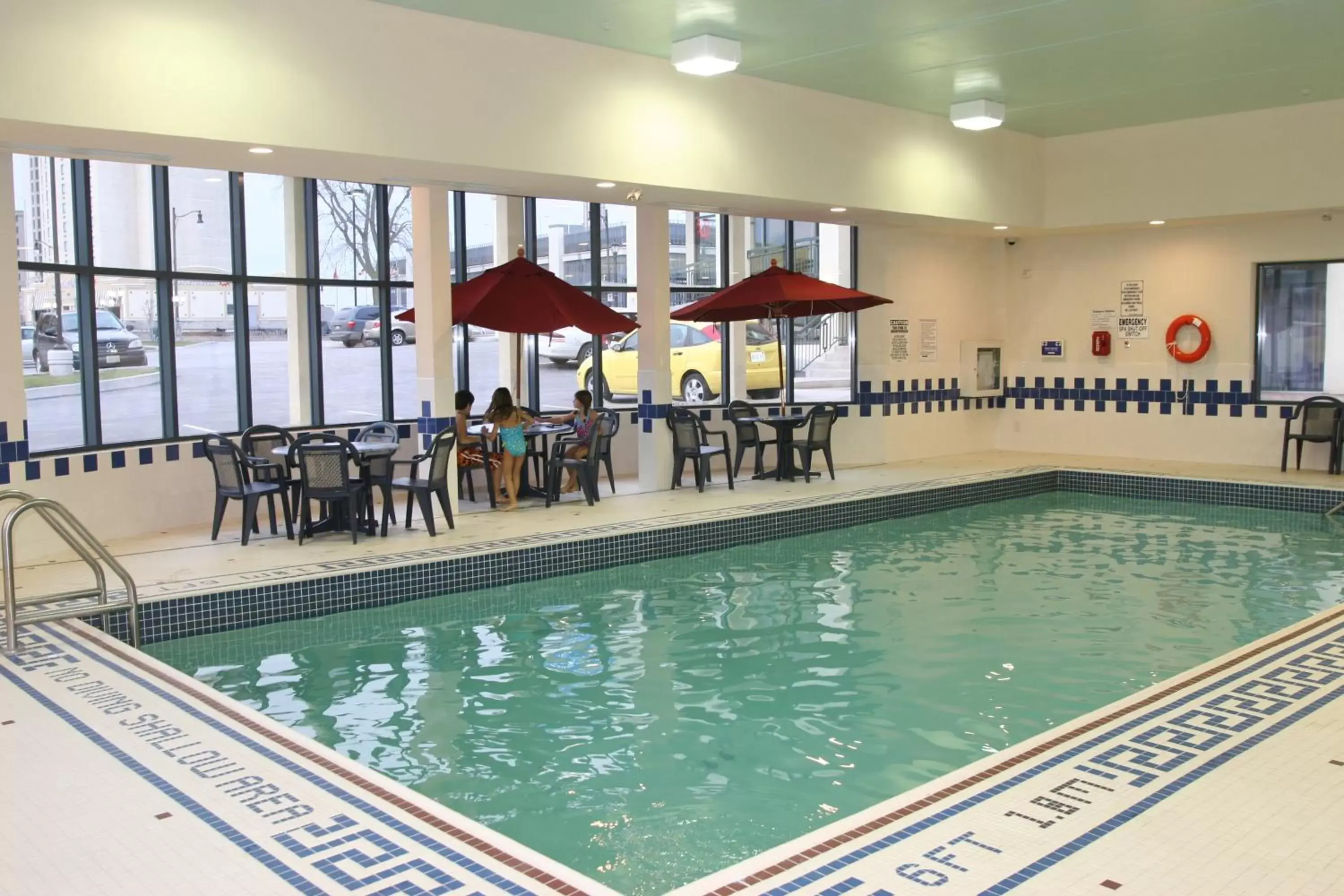Swimming Pool in Comfort Inn Fallsview