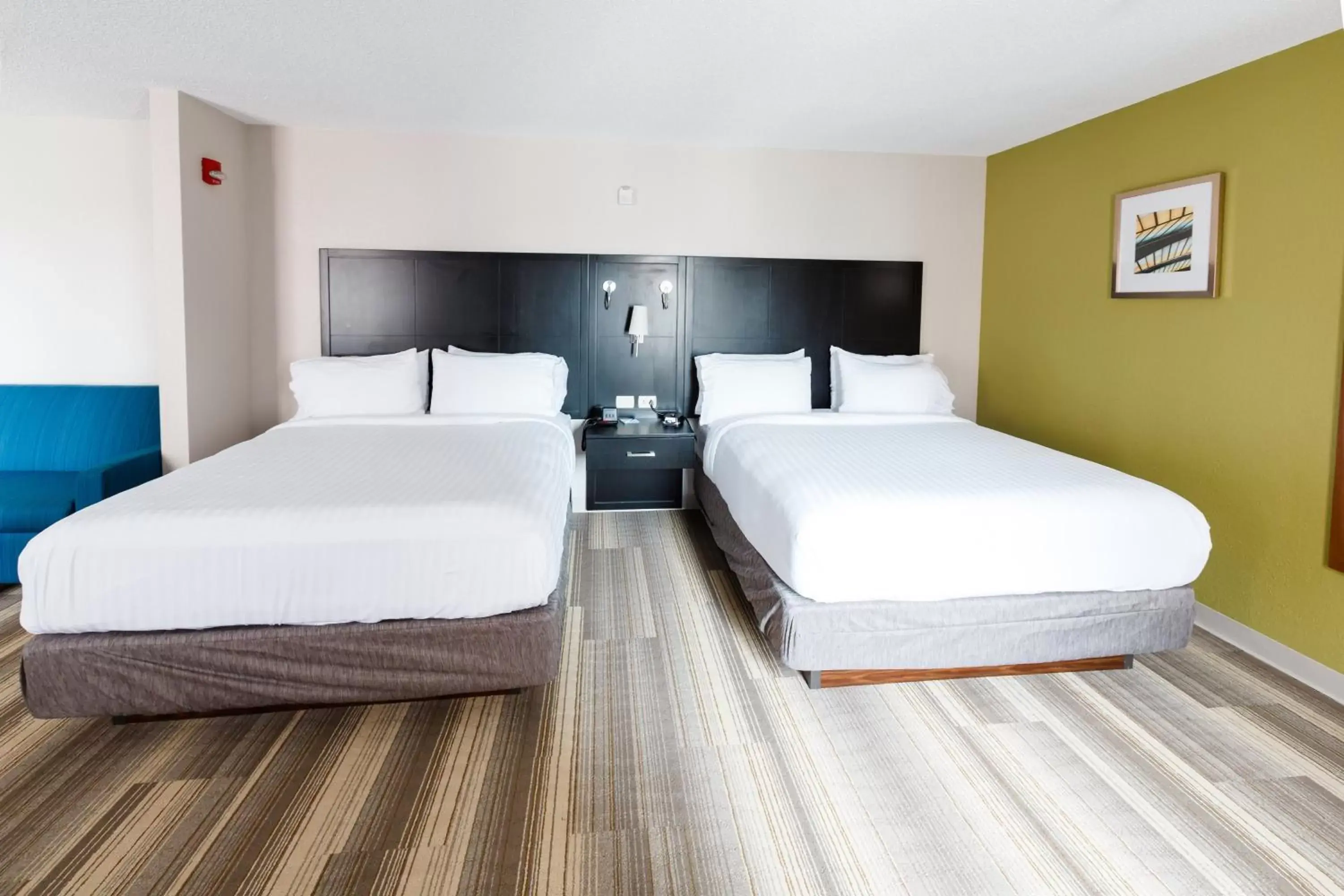 Photo of the whole room, Bed in Holiday Inn Express & Suites Shelbyville, an IHG Hotel