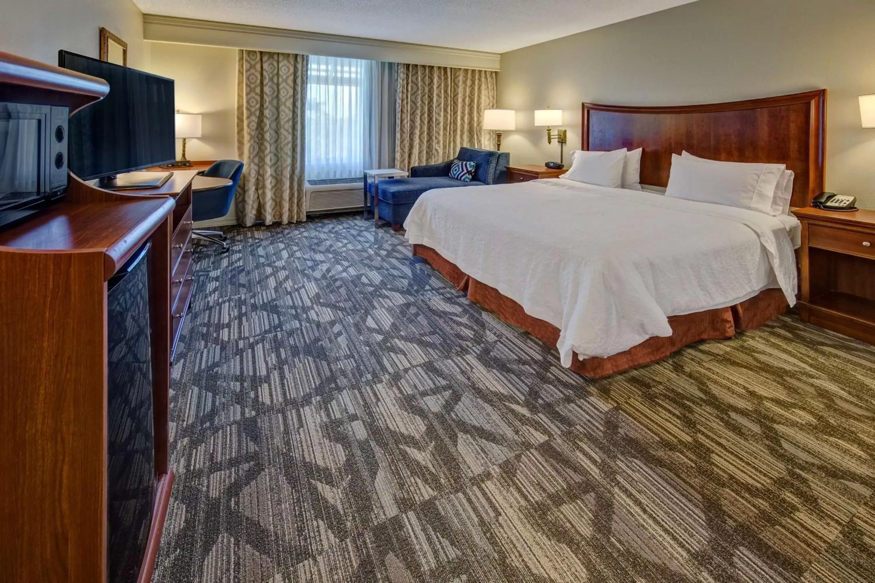 Bedroom, Bed in Hampton Inn & Suites Stuart-North