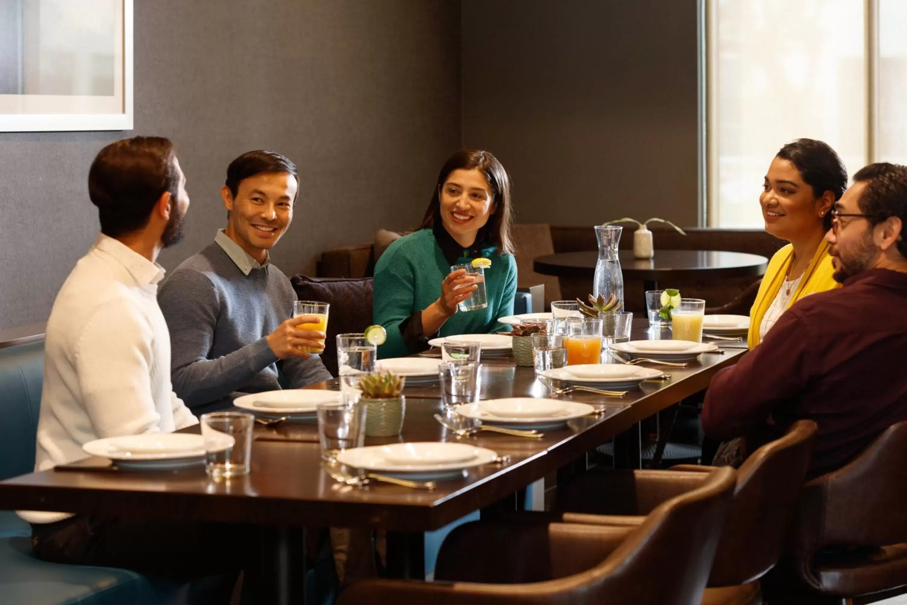 Meeting/conference room, Restaurant/Places to Eat in Holiday Inn Wilmington, an IHG Hotel