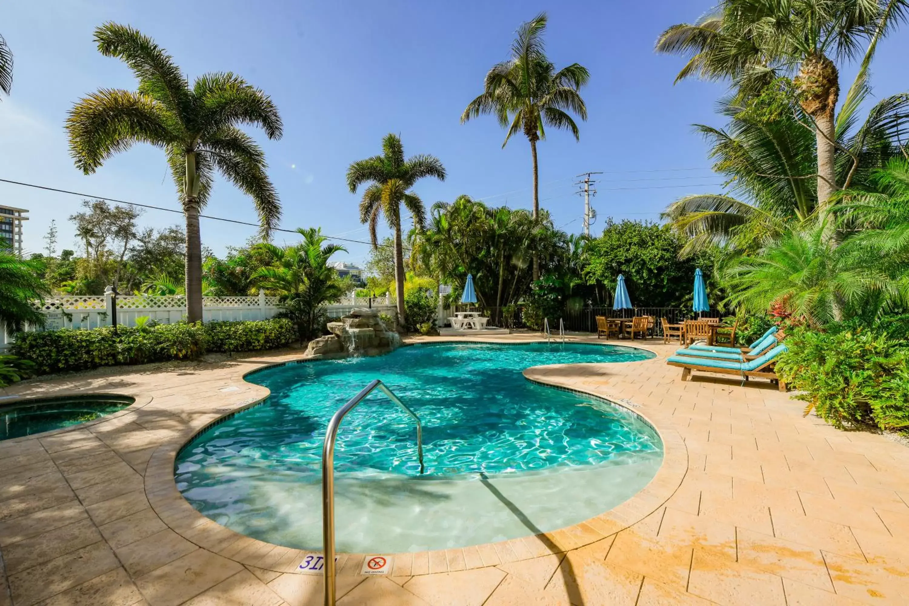 Pool view in Tropical Breeze Resort Pool view in Tropical Breeze Resort