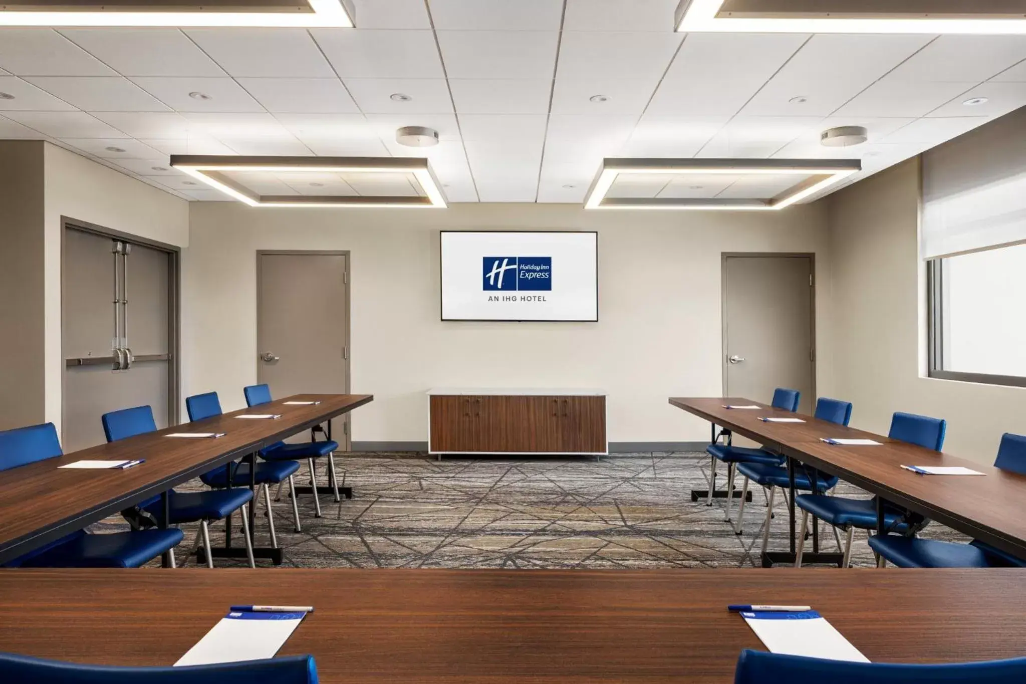 Meeting/conference room in Holiday Inn Express - Strathroy, an IHG Hotel
