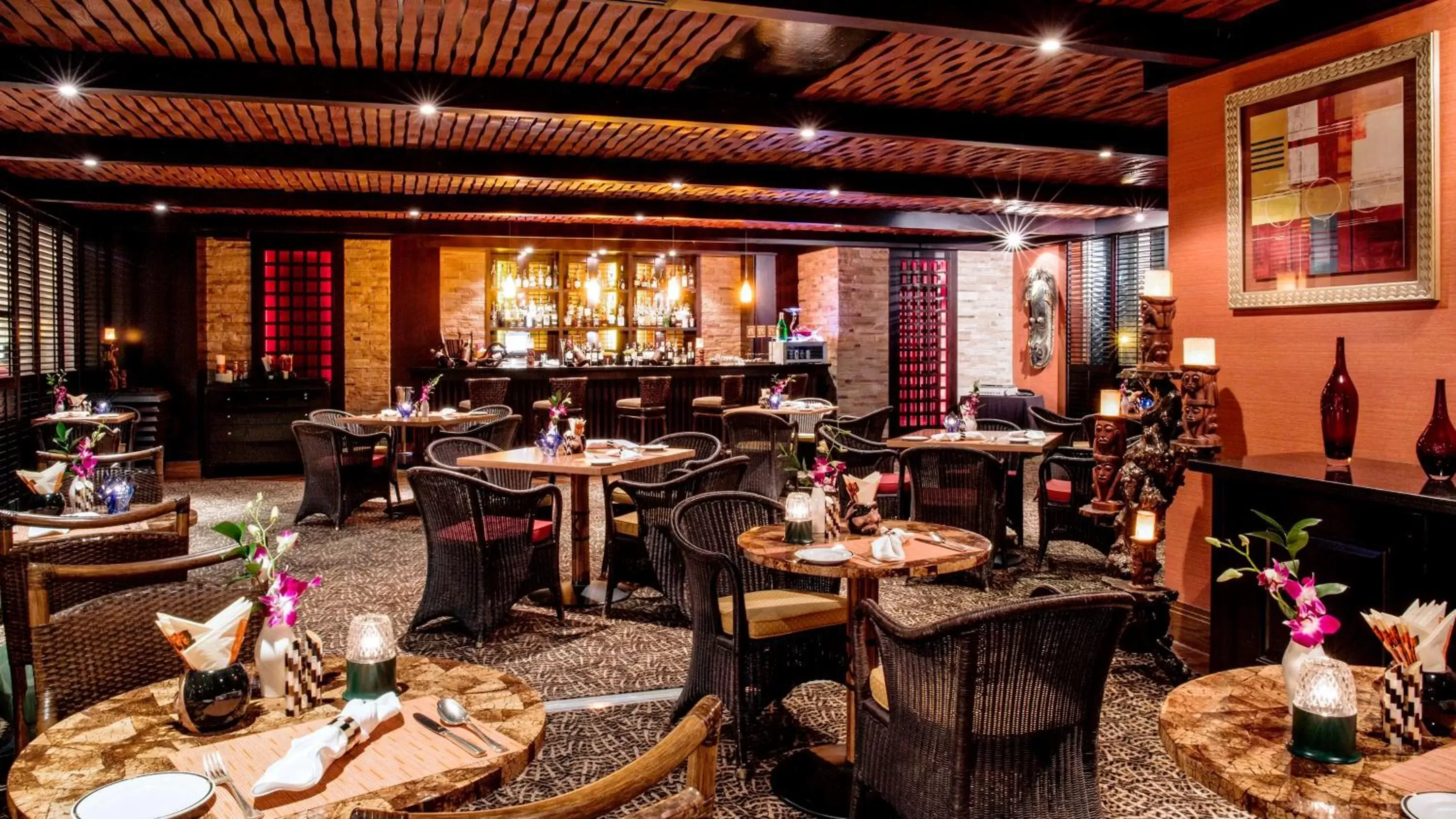 Lounge or bar, Restaurant/Places to Eat in Crowne Plaza Dubai Deira, an IHG Hotel
