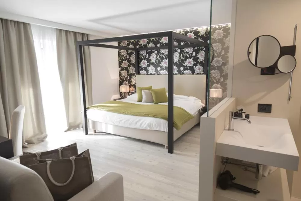 Photo of the whole room, Bed in Hotel San Giacomo Spa&Gourmet