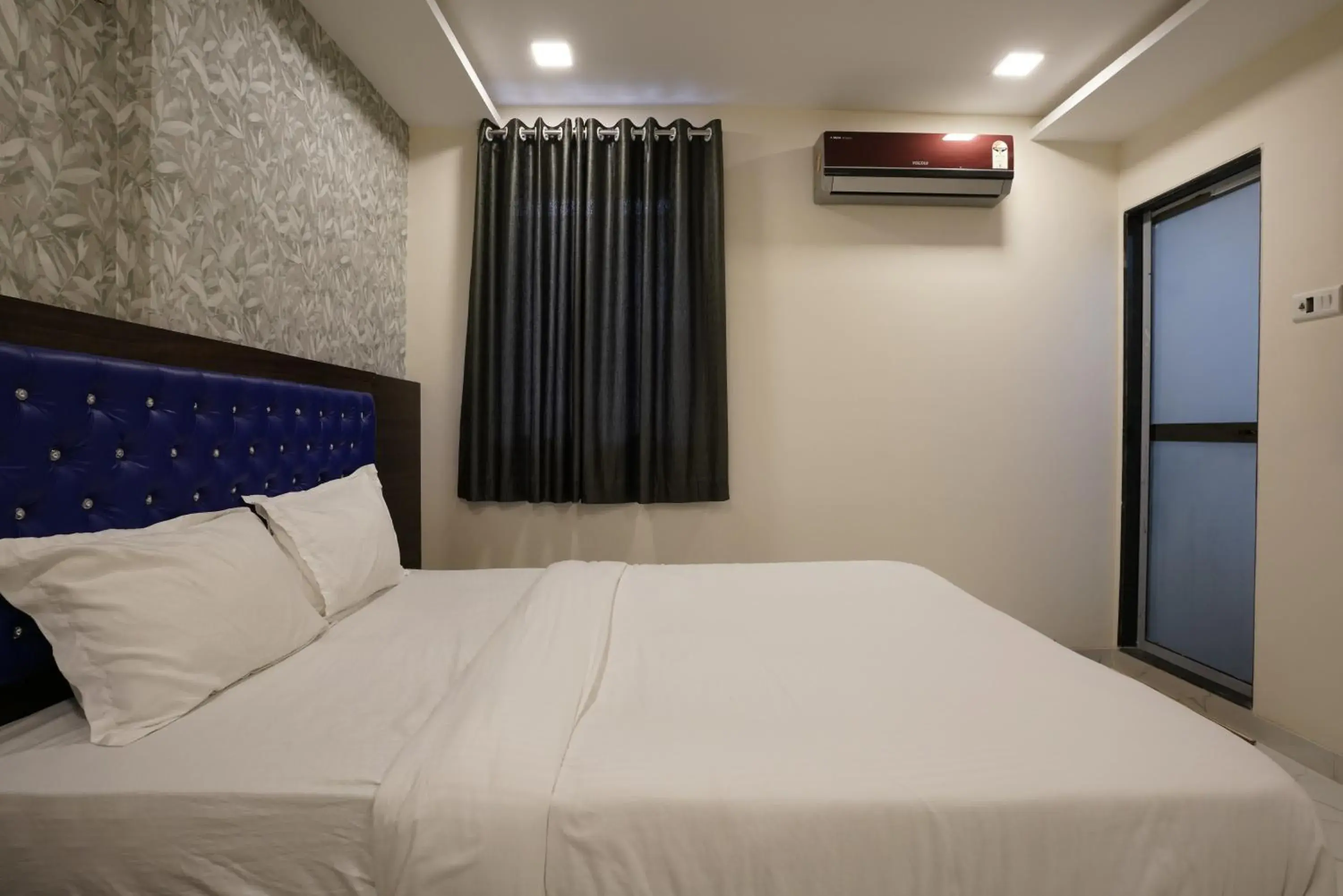 Bed in Hotel King Residency Kurla