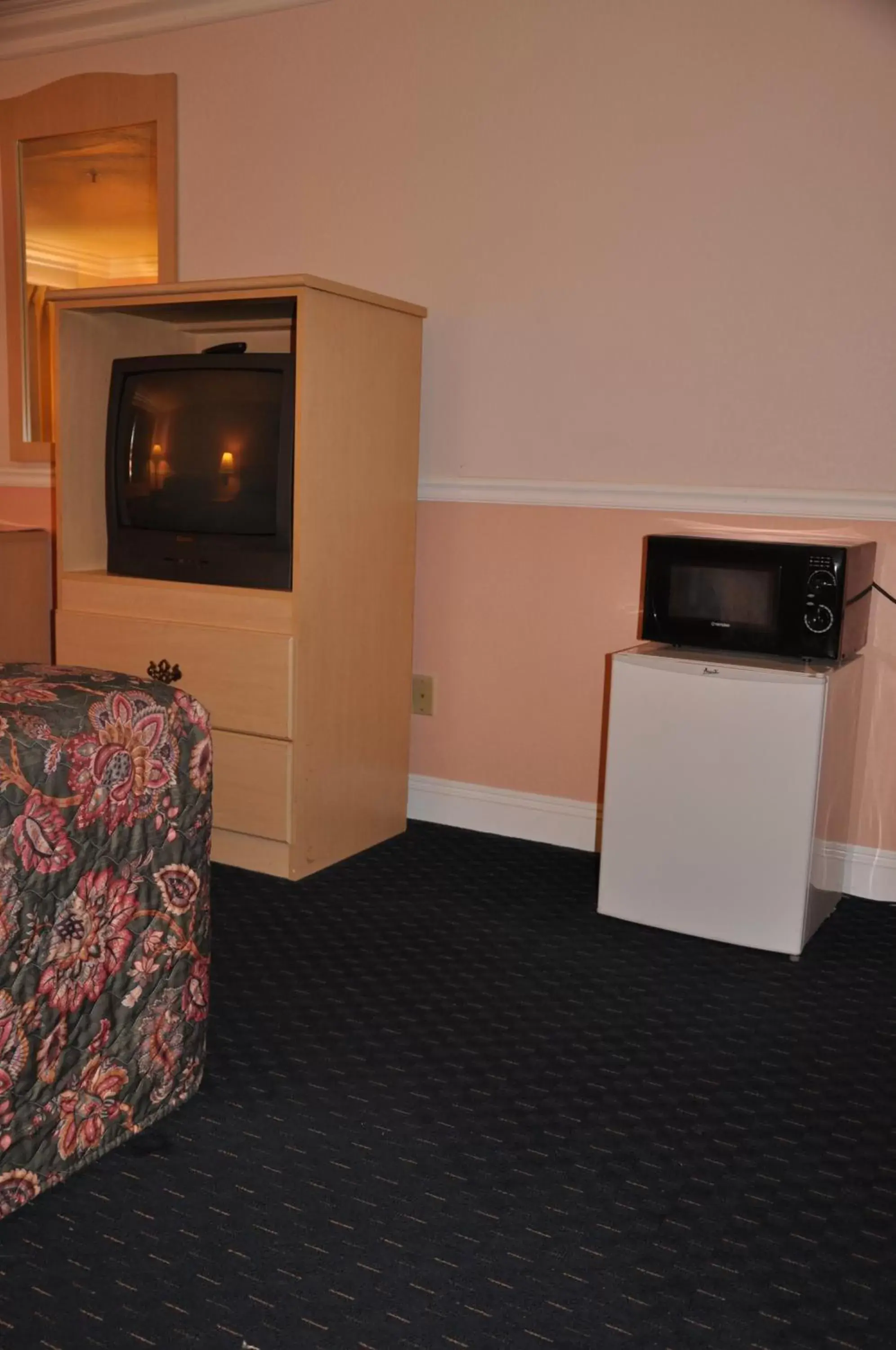 TV and multimedia, TV/Entertainment Center in Super 8 by Wyndham Hayward Downtown