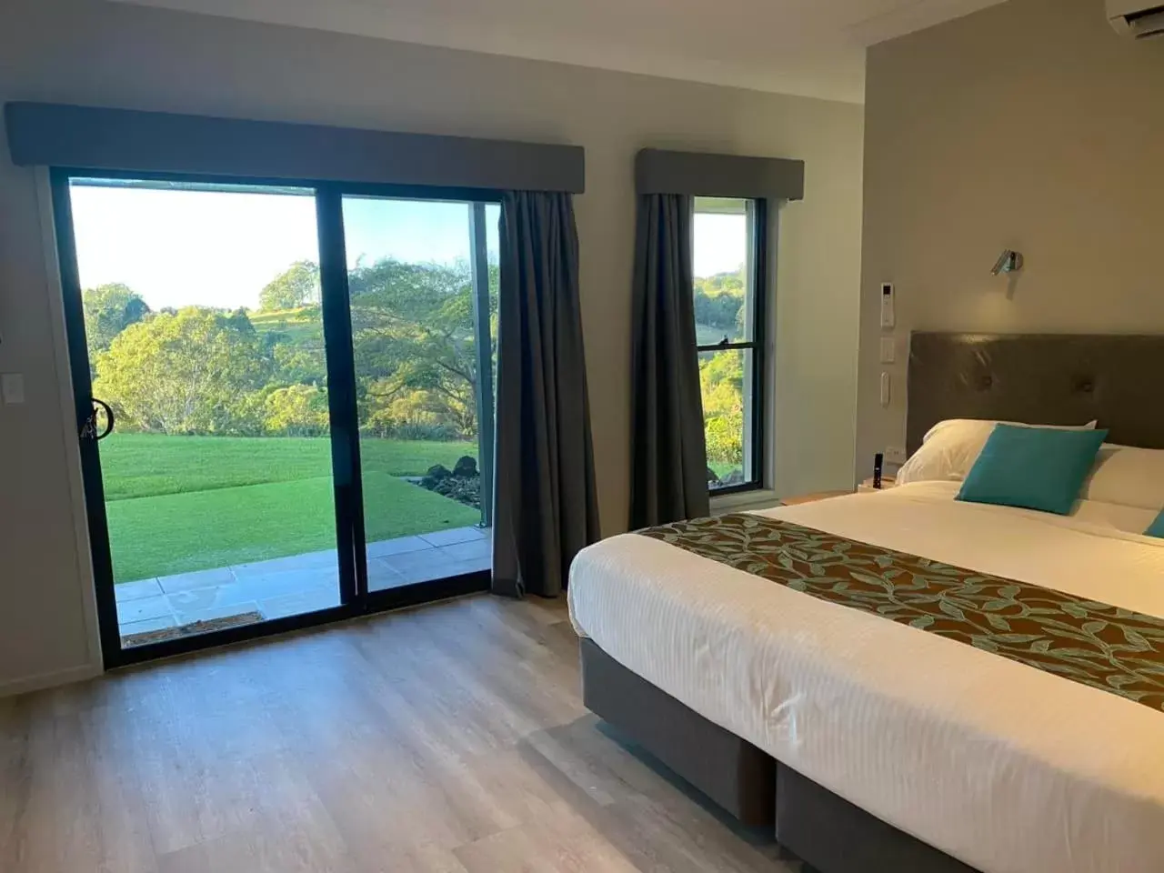 Deluxe Suite with Spa Bath in Mapleton Springs Deluxe Suite with Spa Bath in Mapleton Springs