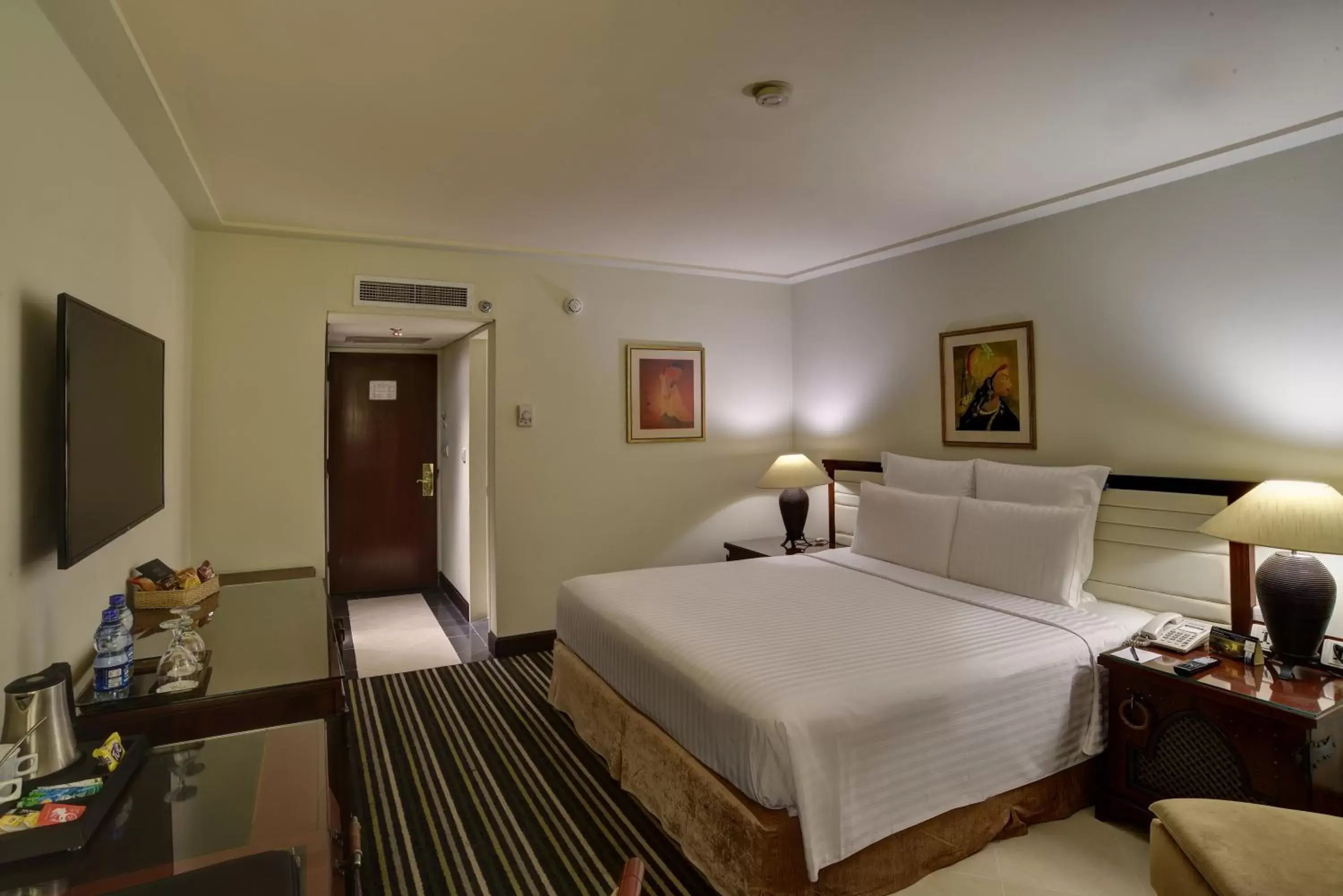 Photo of the whole room, Bed in Pearl Continental Hotel, Rawalpindi