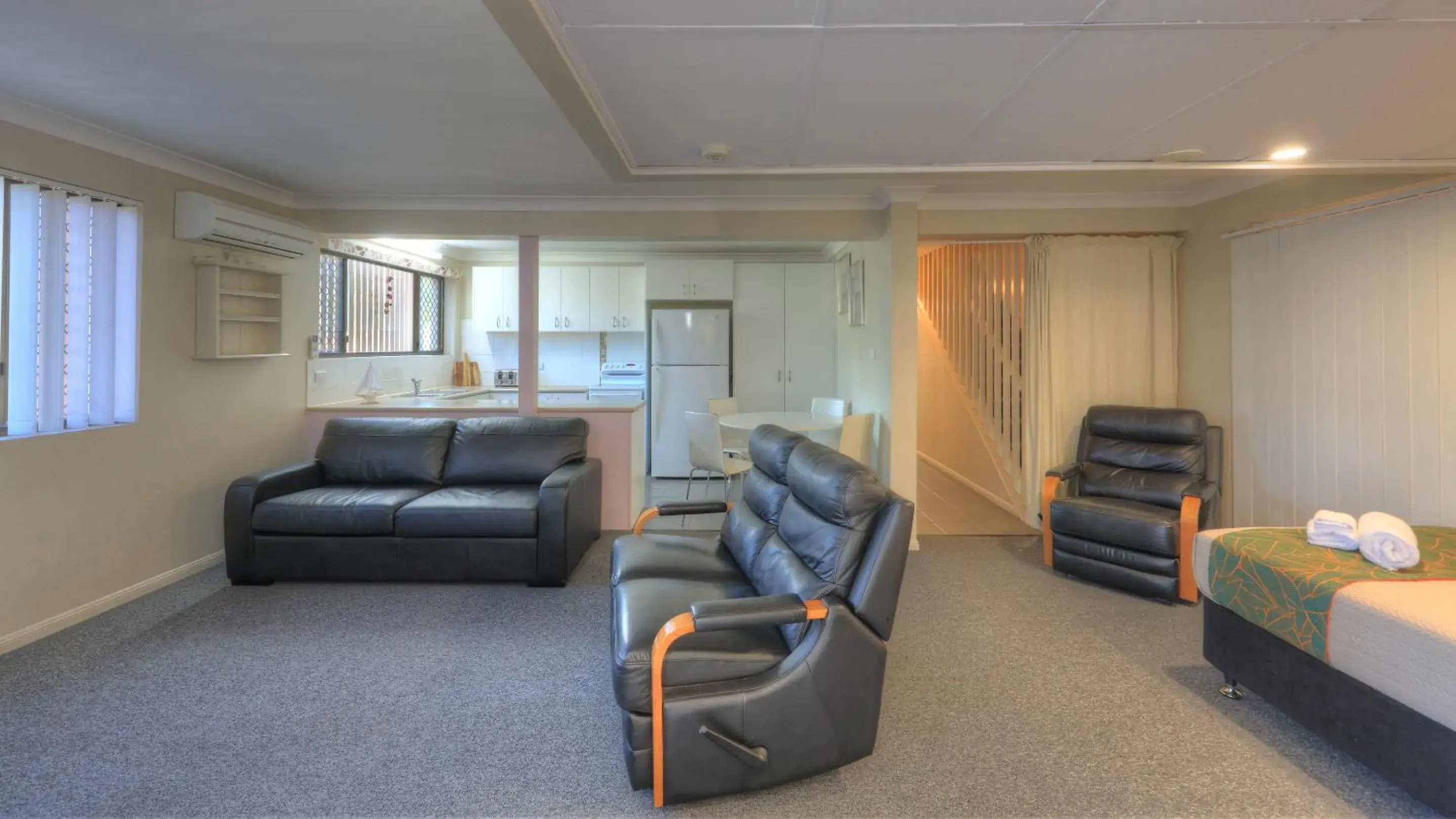 Bed, Seating Area in Cleveland Bay Air Motel