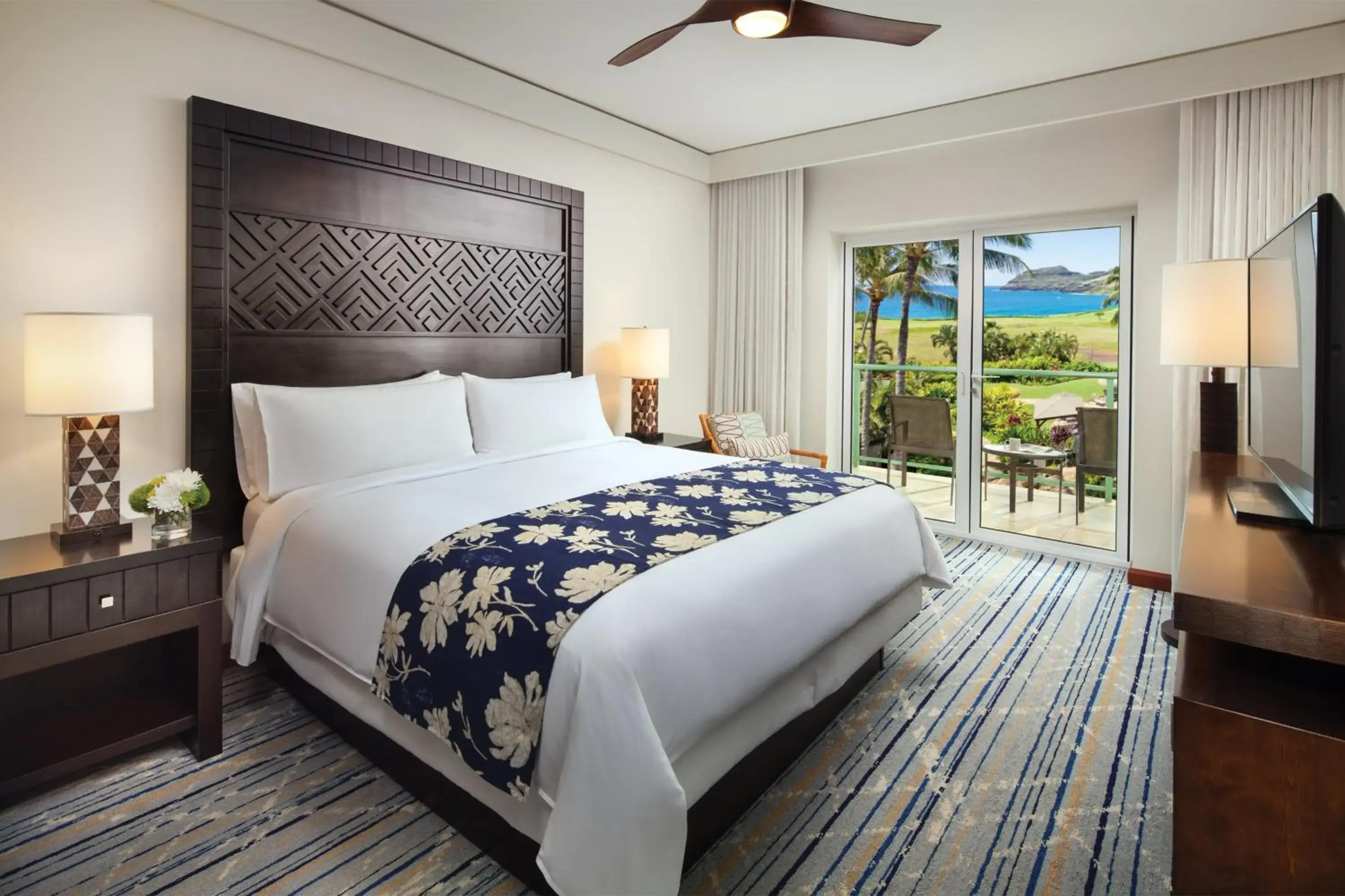 Bedroom, Bed in Marriott's Kauai Lagoons - Kalanipu'u