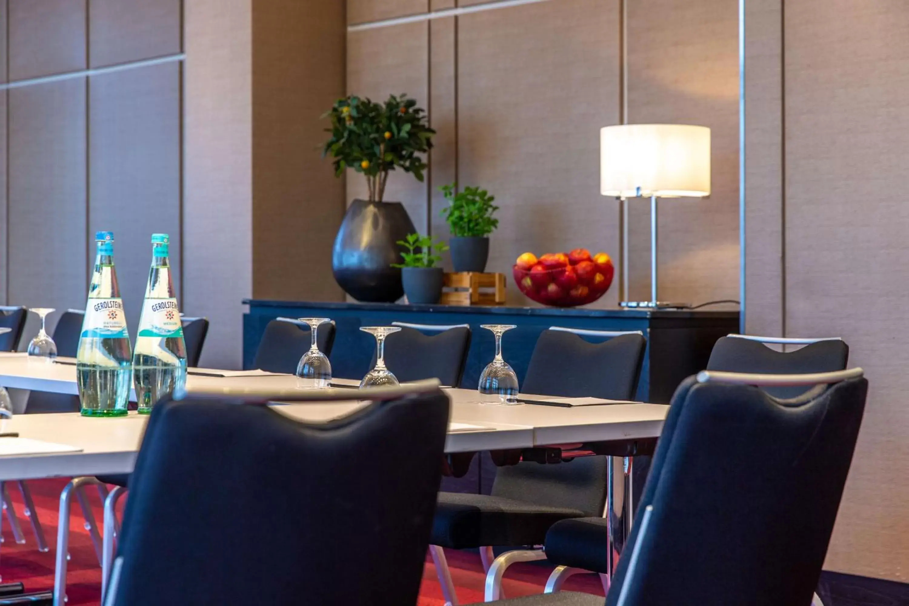 Business facilities, Restaurant/Places to Eat in Radisson Blu Hotel, Hamburg