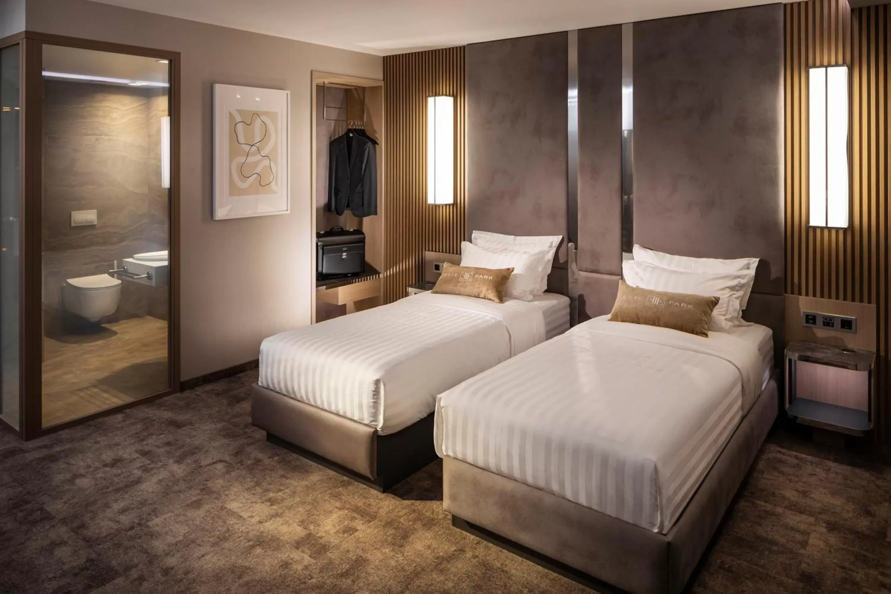 Bed in -- ESTE PARK HOTEL -- part of Urban Chic Luxury Design Hotels - Parking & Compliments - next to Shopping & Dining Mall Plovdiv Bed in -- ESTE PARK HOTEL -- part of Urban Chic Luxury Design Hotels - Parking & Compliments - next to Shopping & Dining Mall Plovdiv