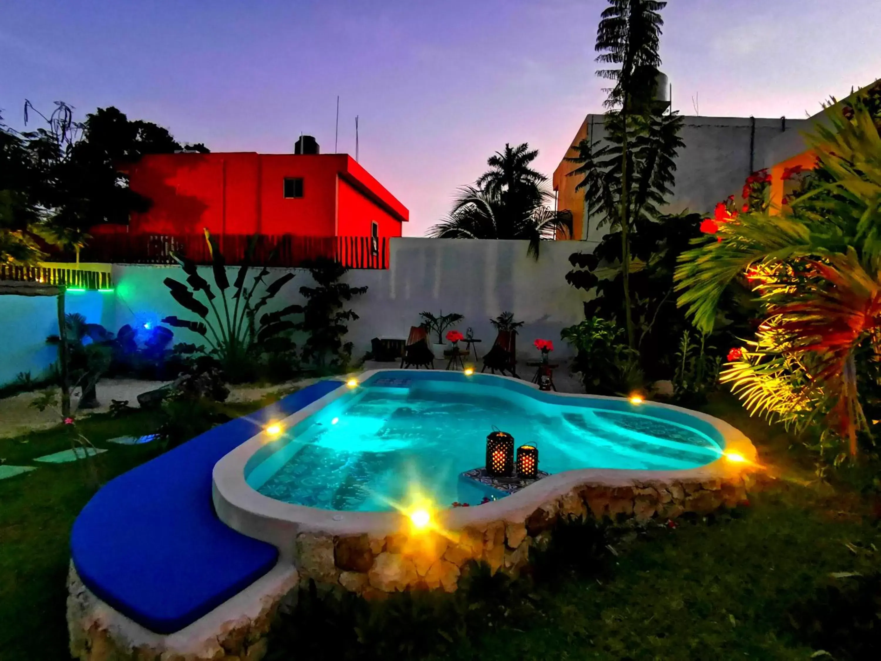 Hot Tub, Swimming Pool in Mayan Majesty Boutique Hotel