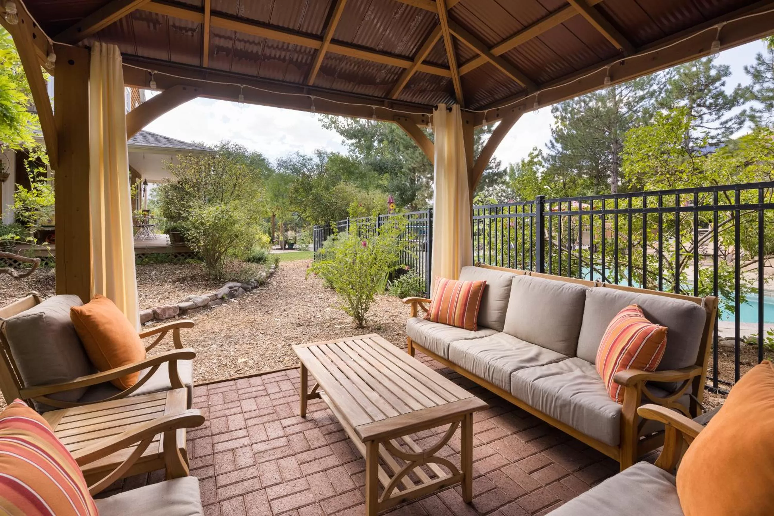 Living room in Sunflower Hill Inn
