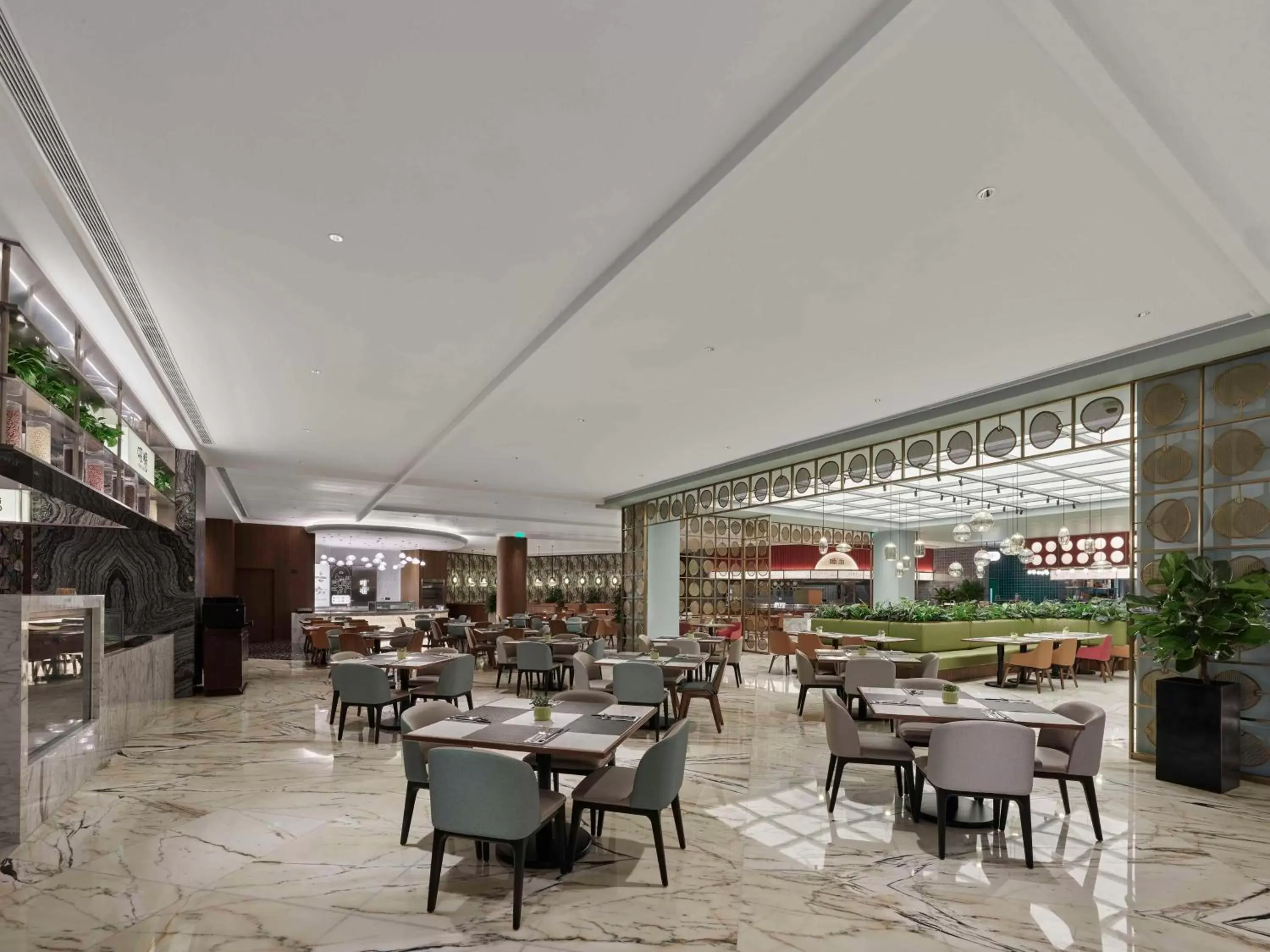 Restaurant/places to eat in Hilton Shanghai Hongqiao Restaurant/places to eat in Hilton Shanghai Hongqiao