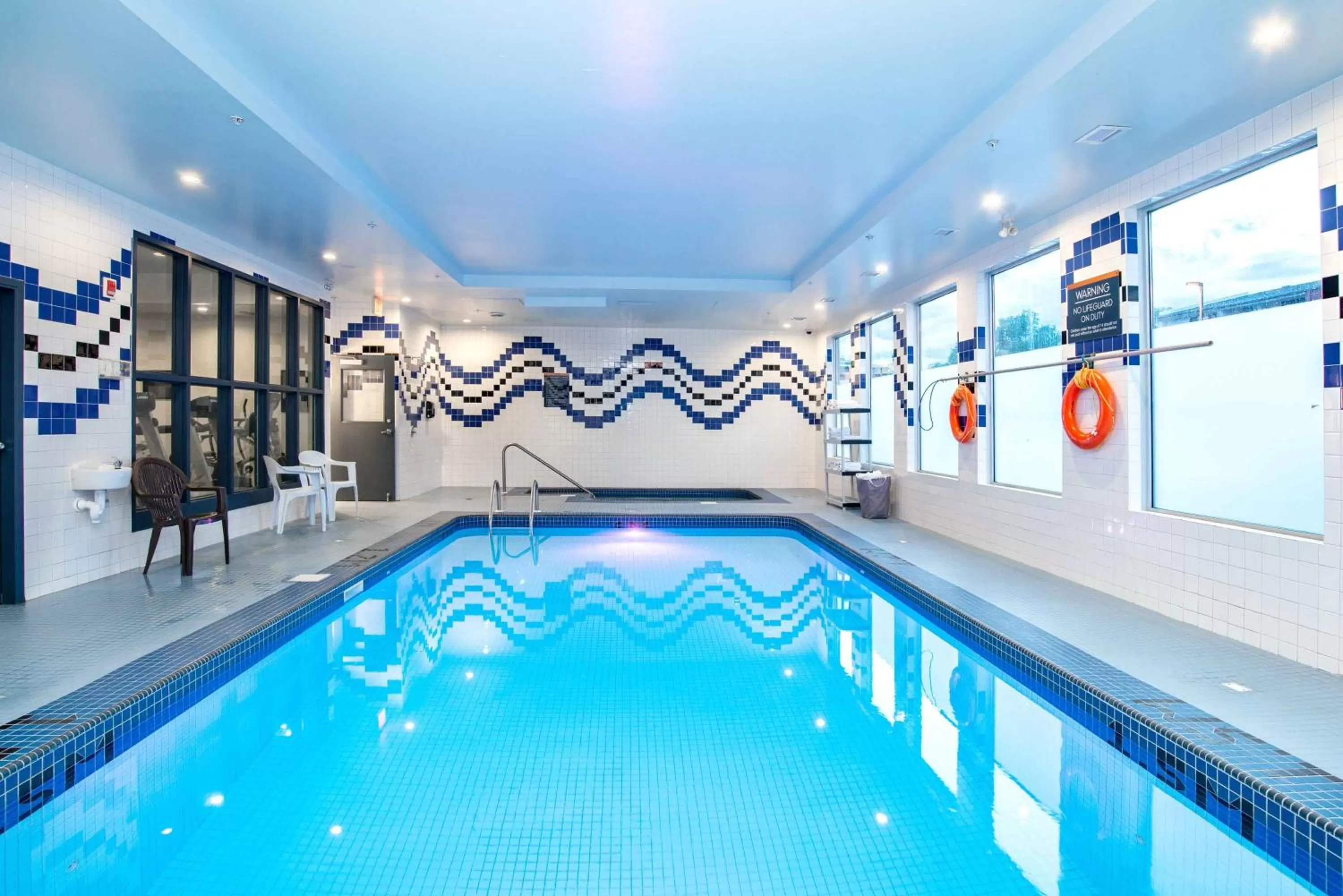 Swimming pool in Sandman Hotel & Suites Regina