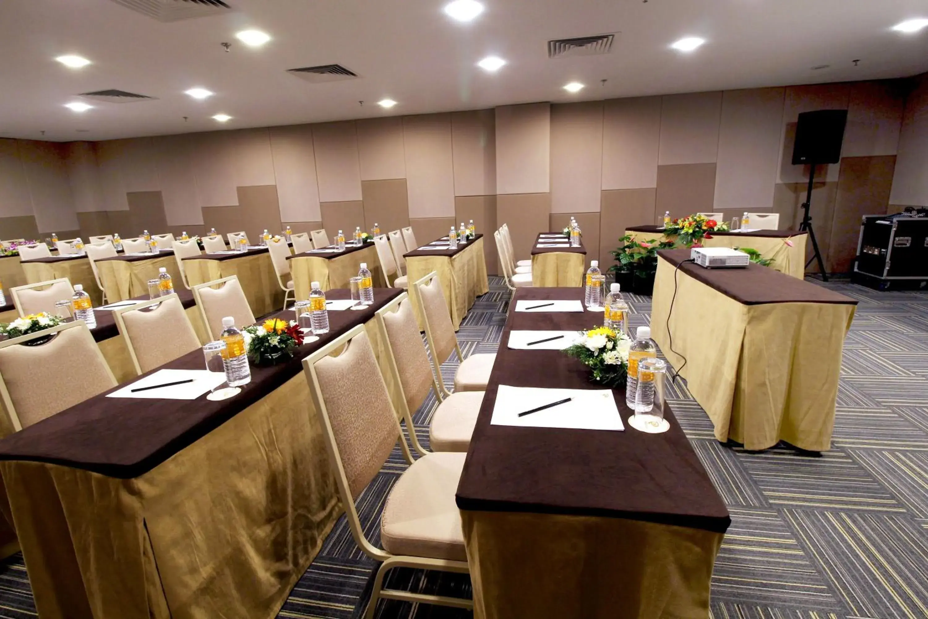 Business facilities, Restaurant/Places to Eat in Hotel Pudu Plaza Kuala Lumpur