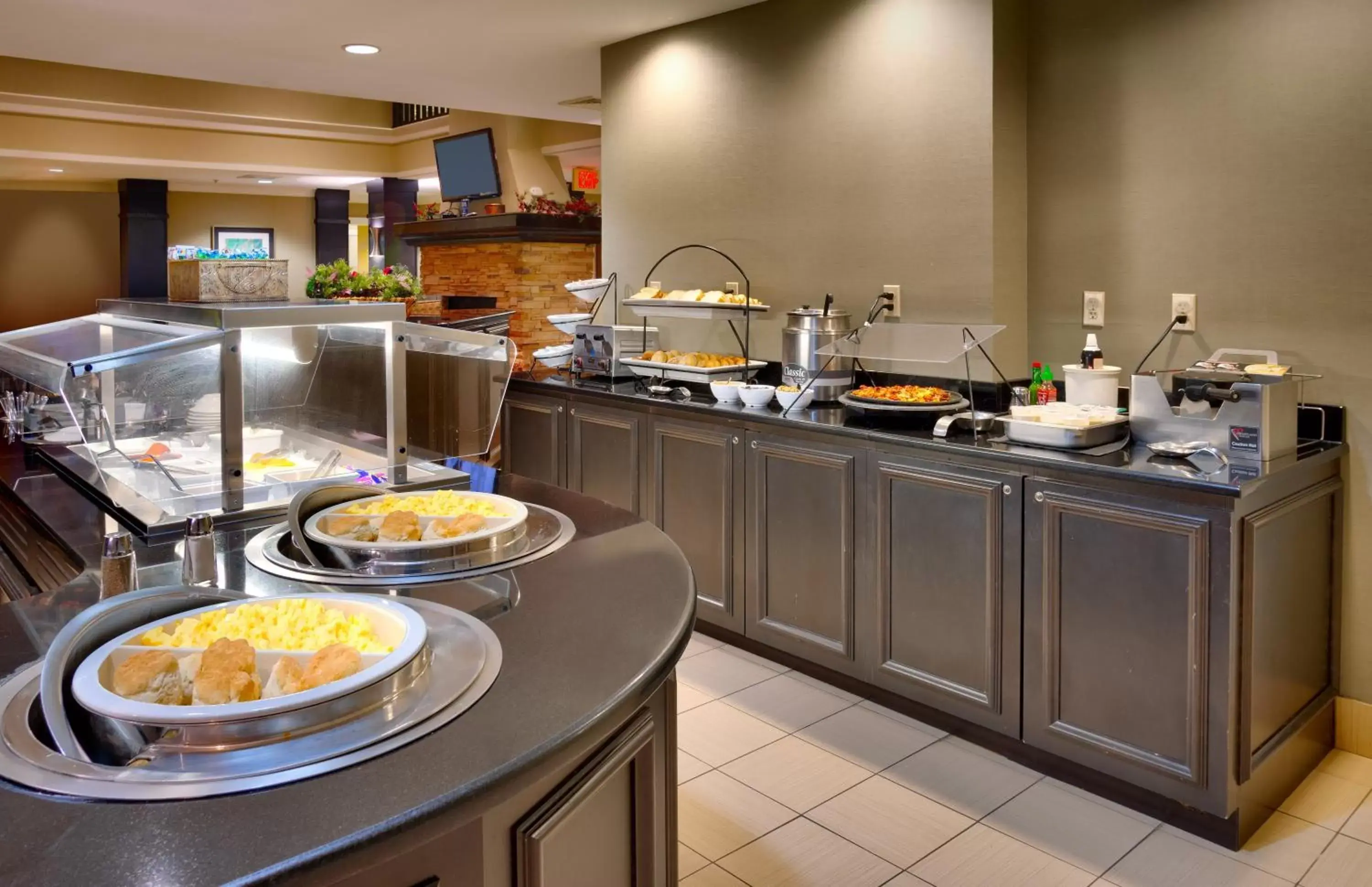 Breakfast, Restaurant/Places to Eat in Staybridge Suites Peoria Downtown, an IHG Hotel