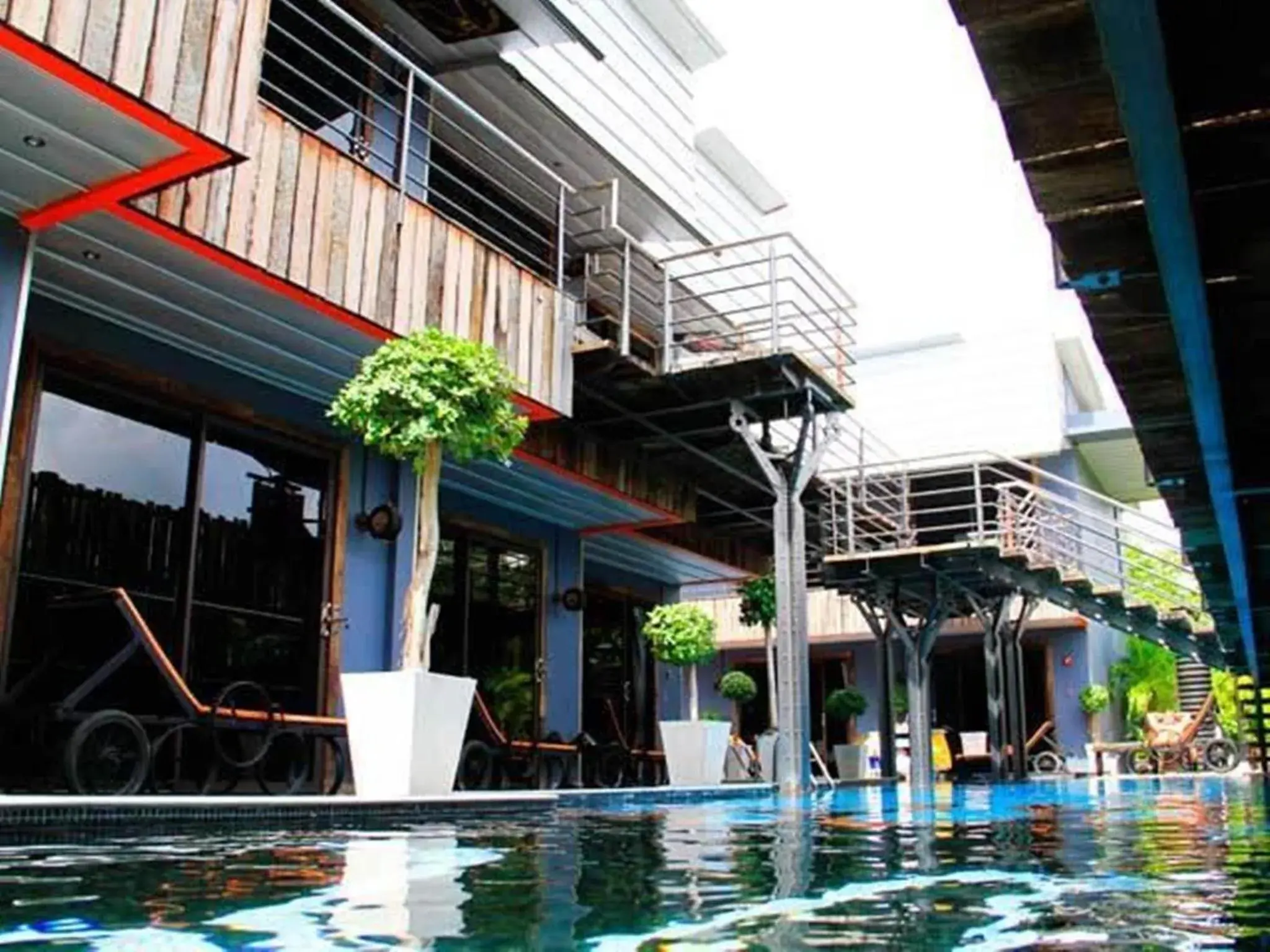 Swimming pool in Nicky's Handlebar Swimming pool in Nicky's Handlebar