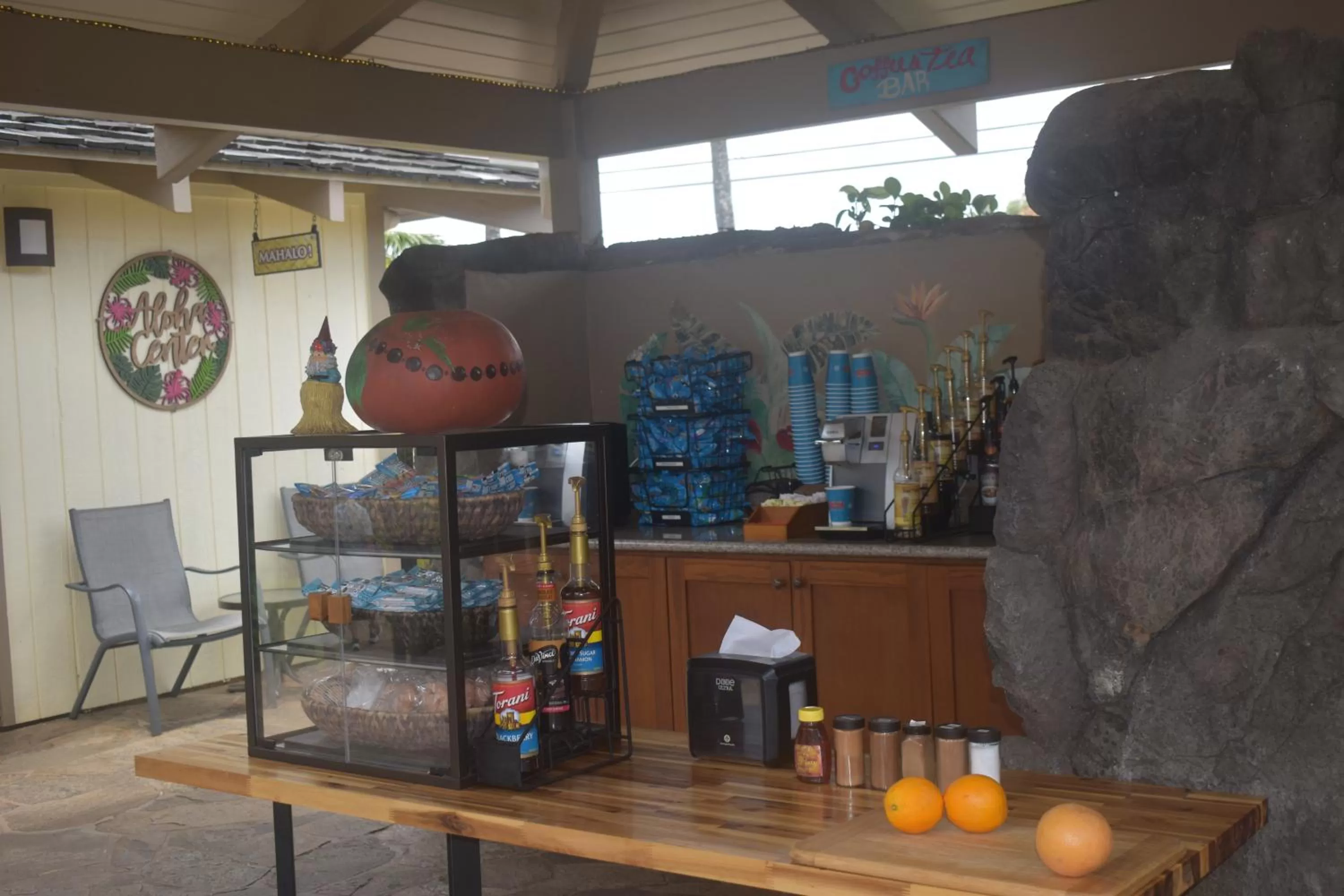 Coffee/tea facilities in The Kauai Inn