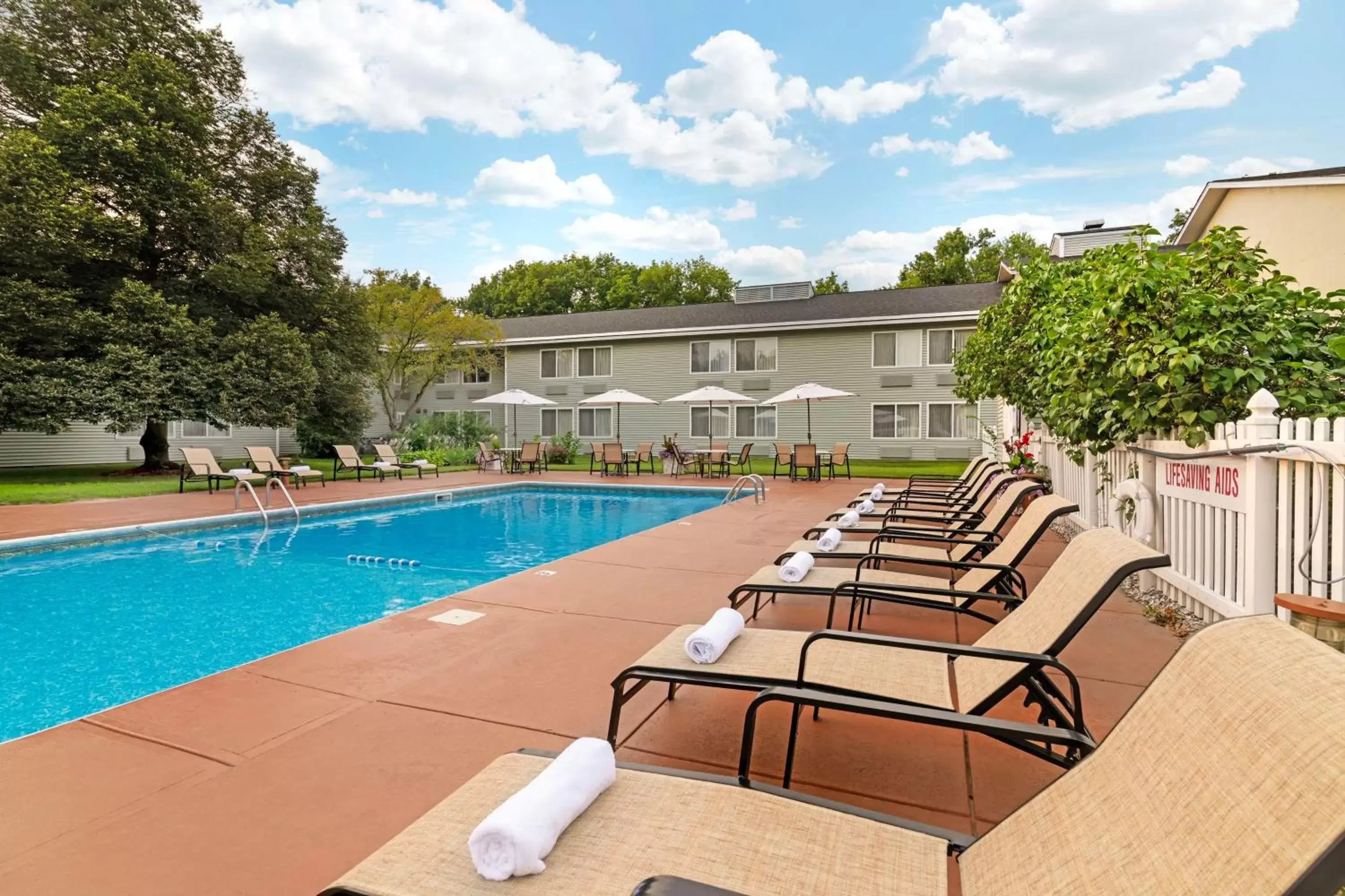 Pool view, Swimming Pool in Best Western Plus Windjammer Inn & Conference Center