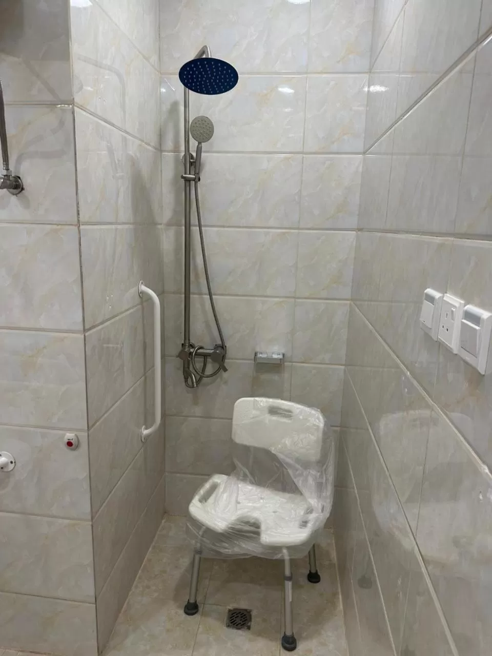 Shower in Taj Aleiman Hotel 
