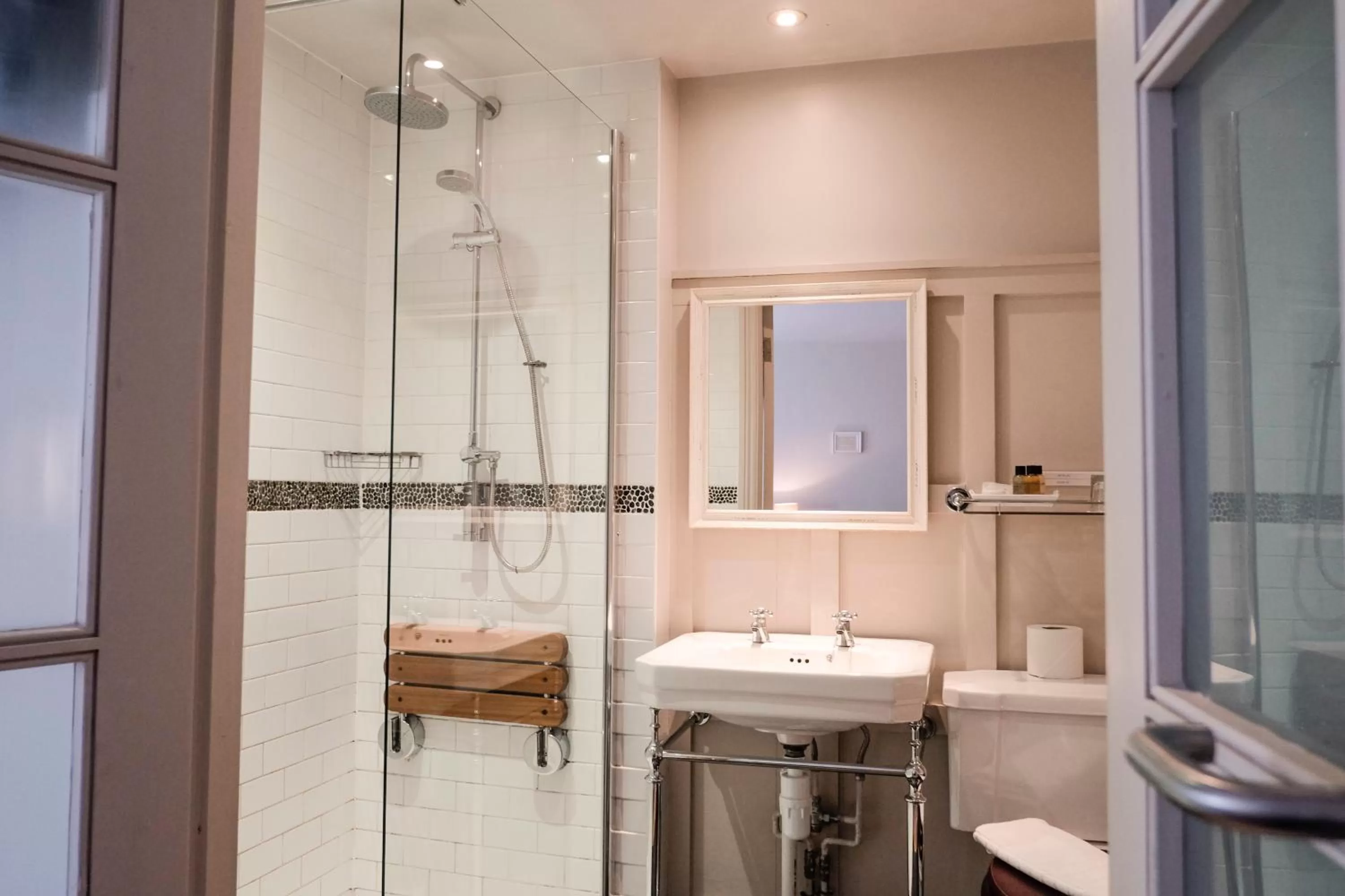 Bathroom in Swan Hotel