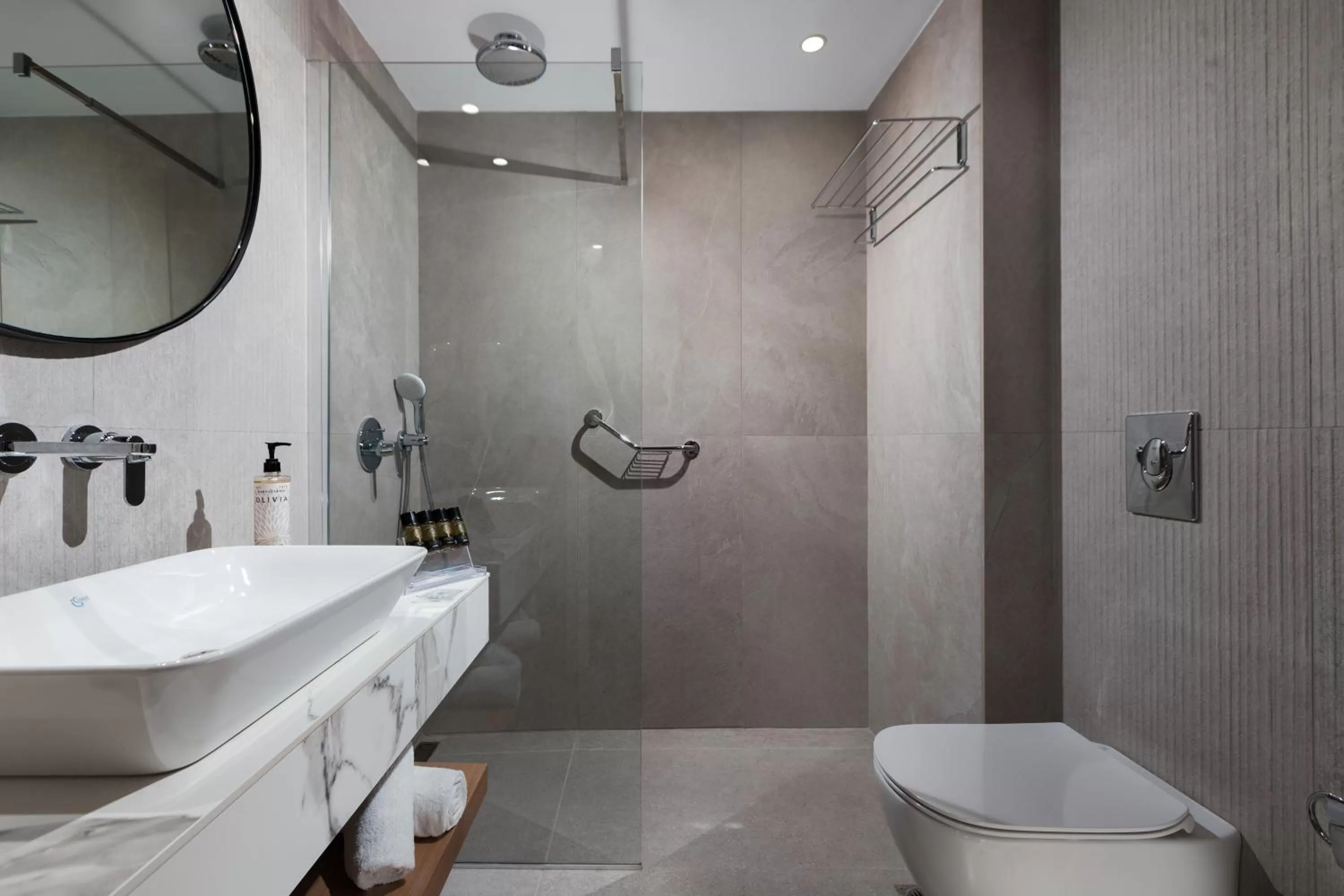 Toilet in Platanista Hotel