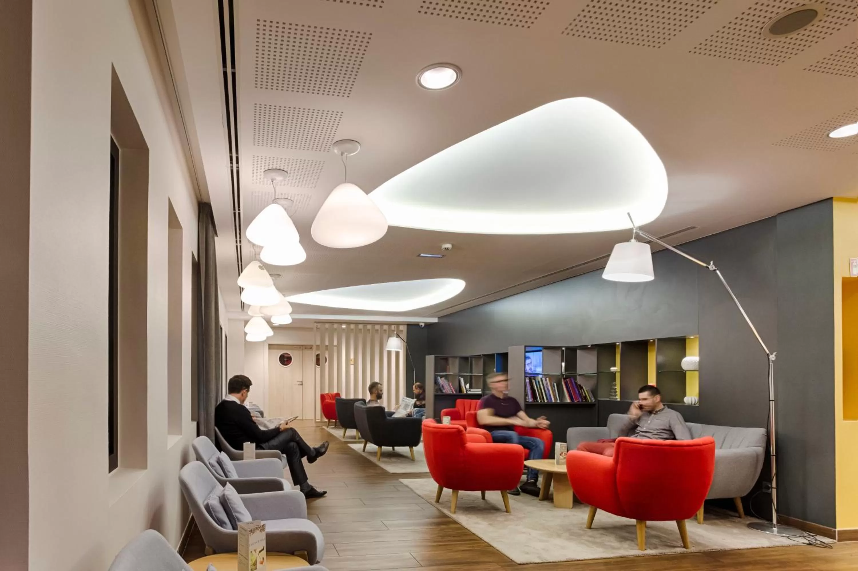 Lounge or bar in Kyriad Prestige Pau – Palais des Sports