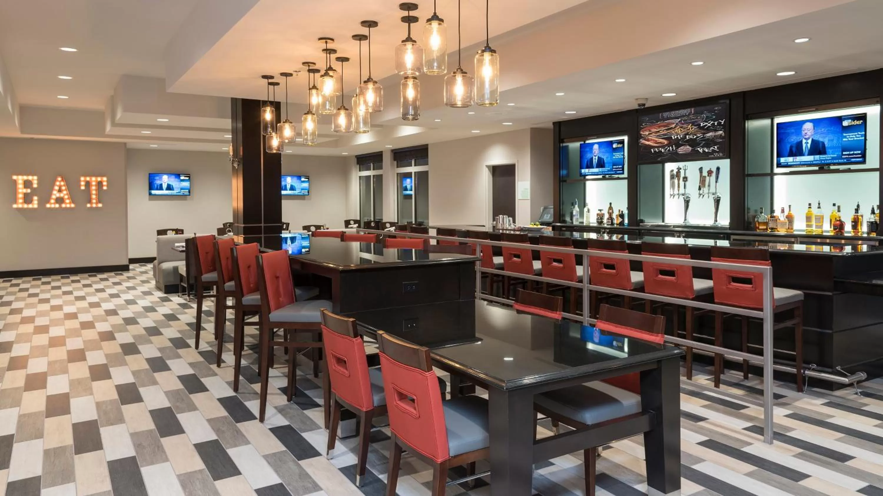 Restaurant/places to eat in Holiday Inn Indianapolis Airport by IHG