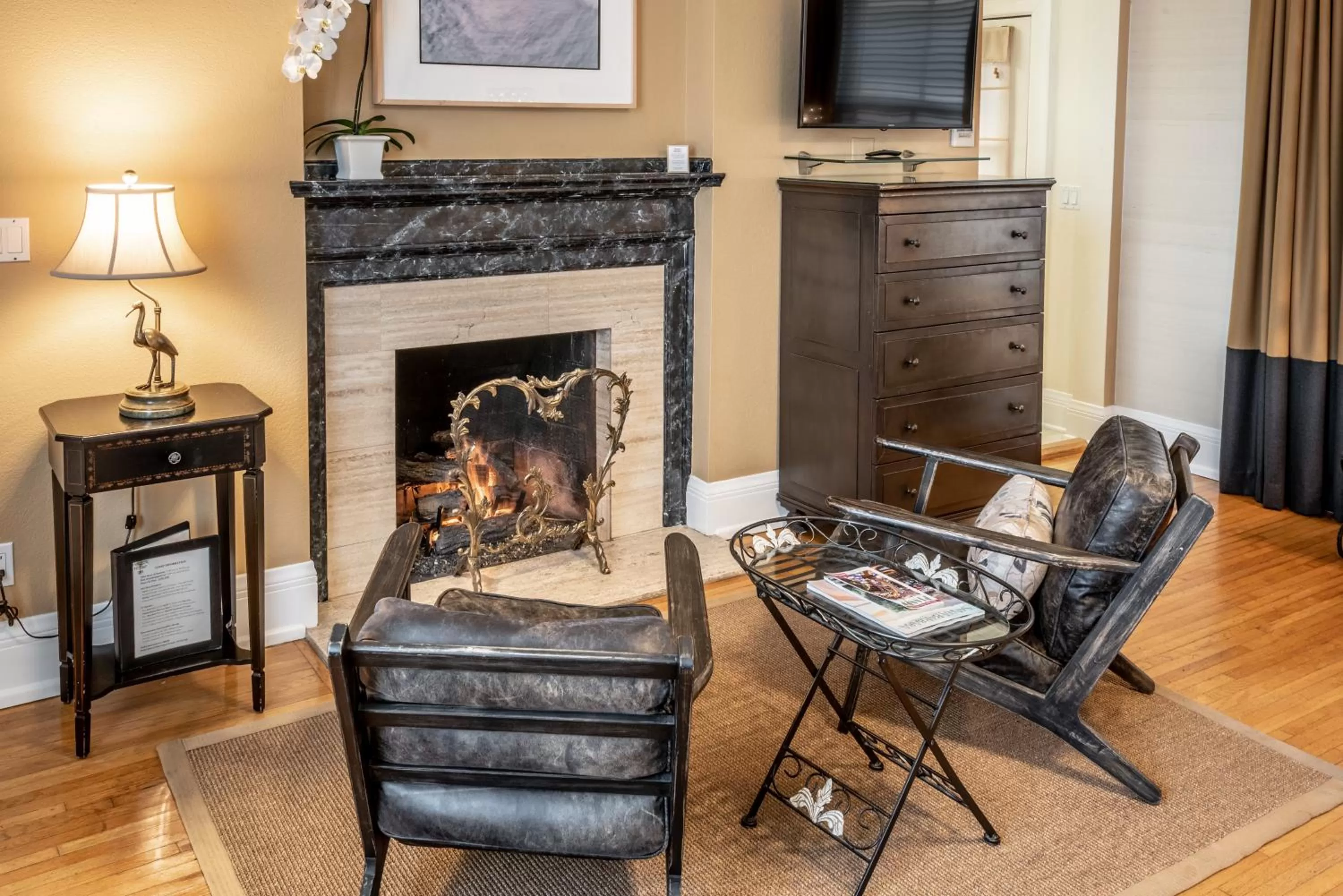 Seating area in Harbor House Inn