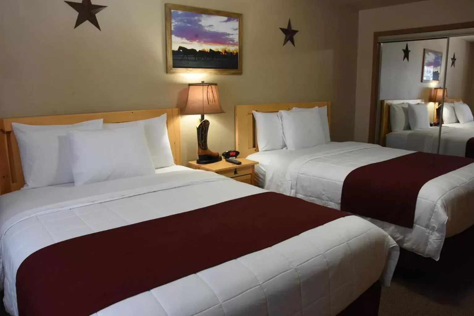 Bedroom, Bed in Woodside Dells Hotel & Suites