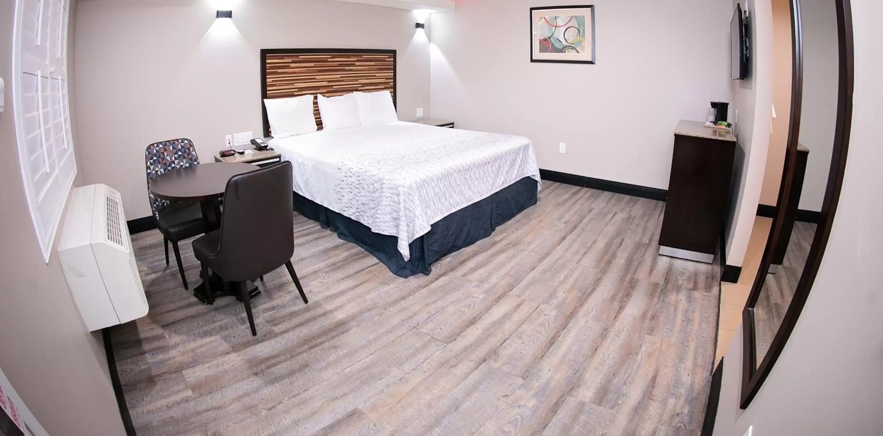 Bed in Diamond Bell Inn & Suites