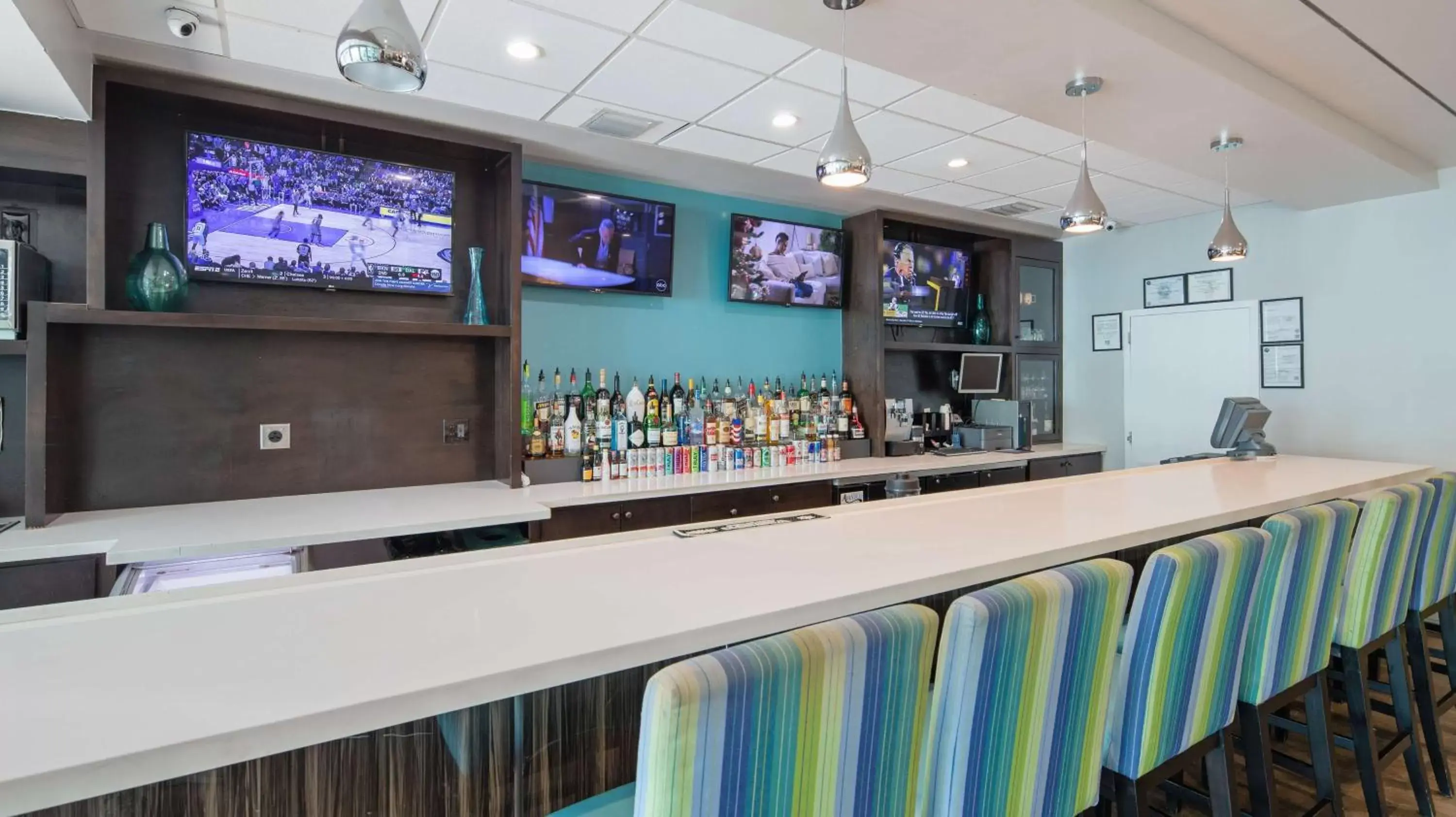 Lounge or bar, Lounge/Bar in Best Western Plus Oceanside Inn