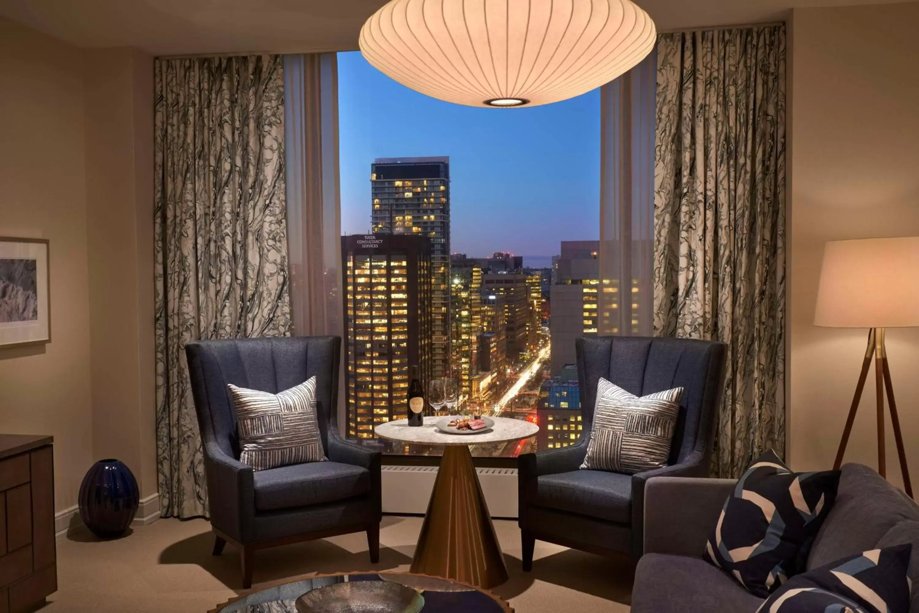 Living room, Seating Area in Hilton Toronto