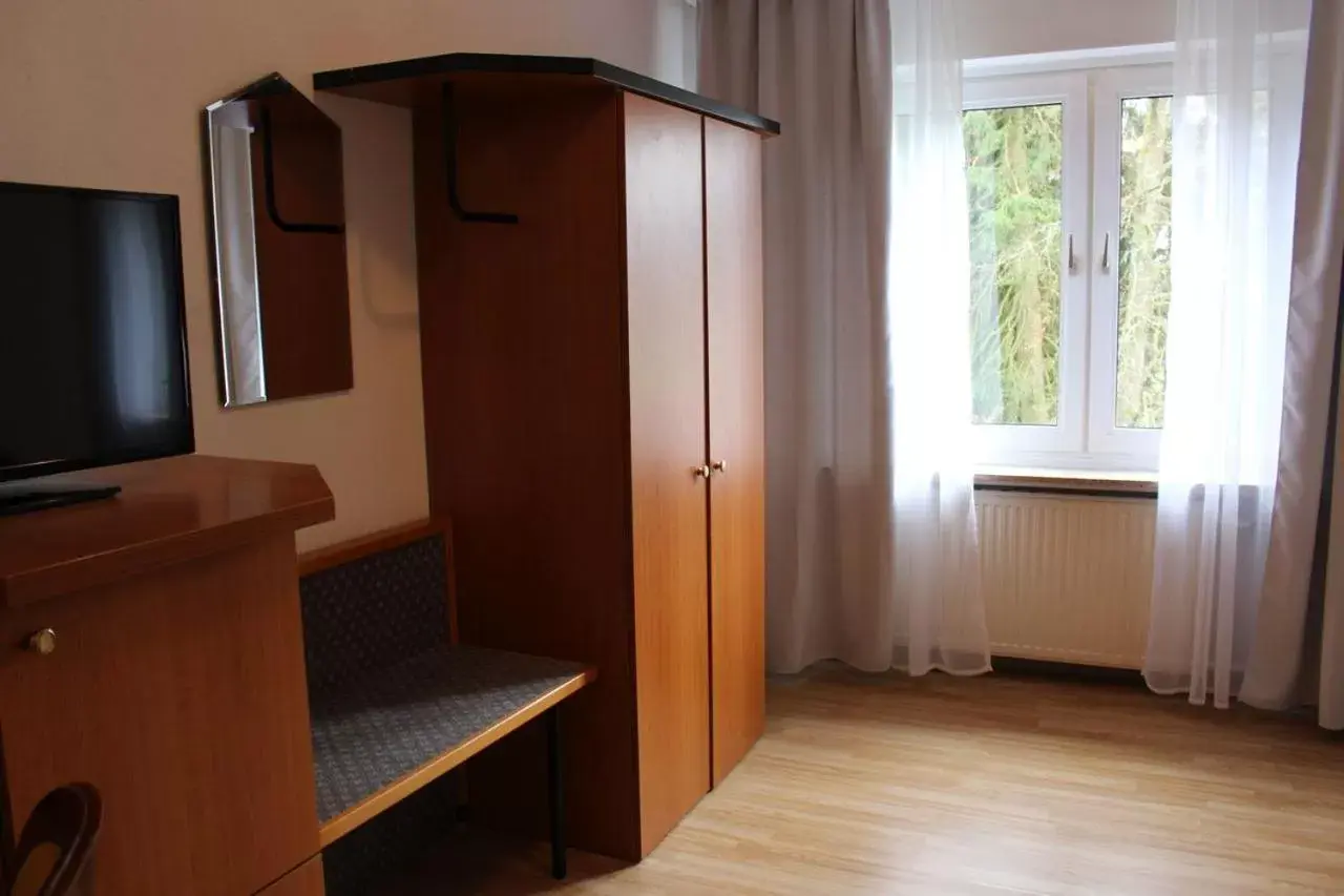 Small Double Room in Genussgasthof Fuldaquelle & Berghof Wasserkuppe