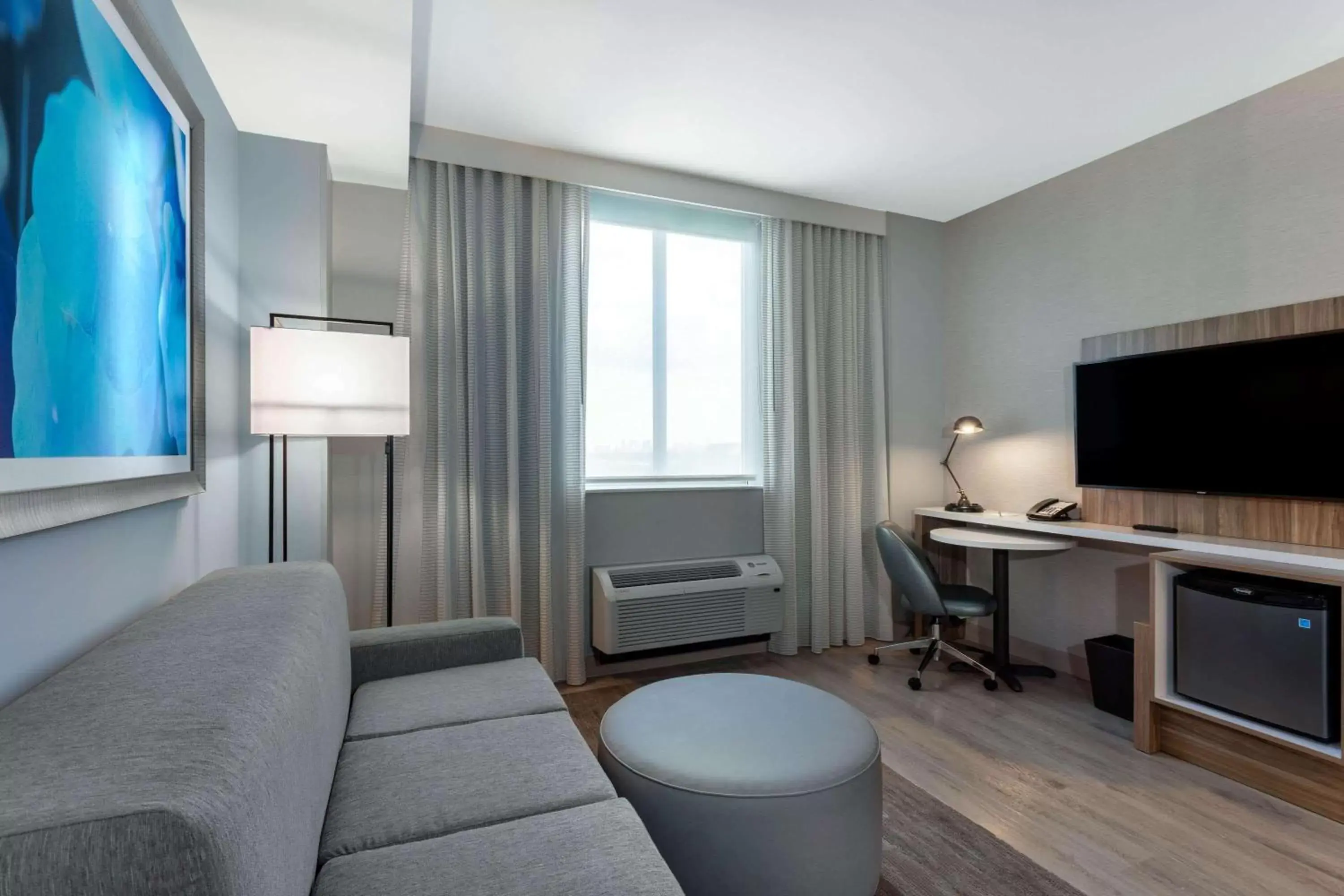 Photo of the whole room in Wyndham Garden Miami International Airport Photo of the whole room in Wyndham Garden Miami International Airport