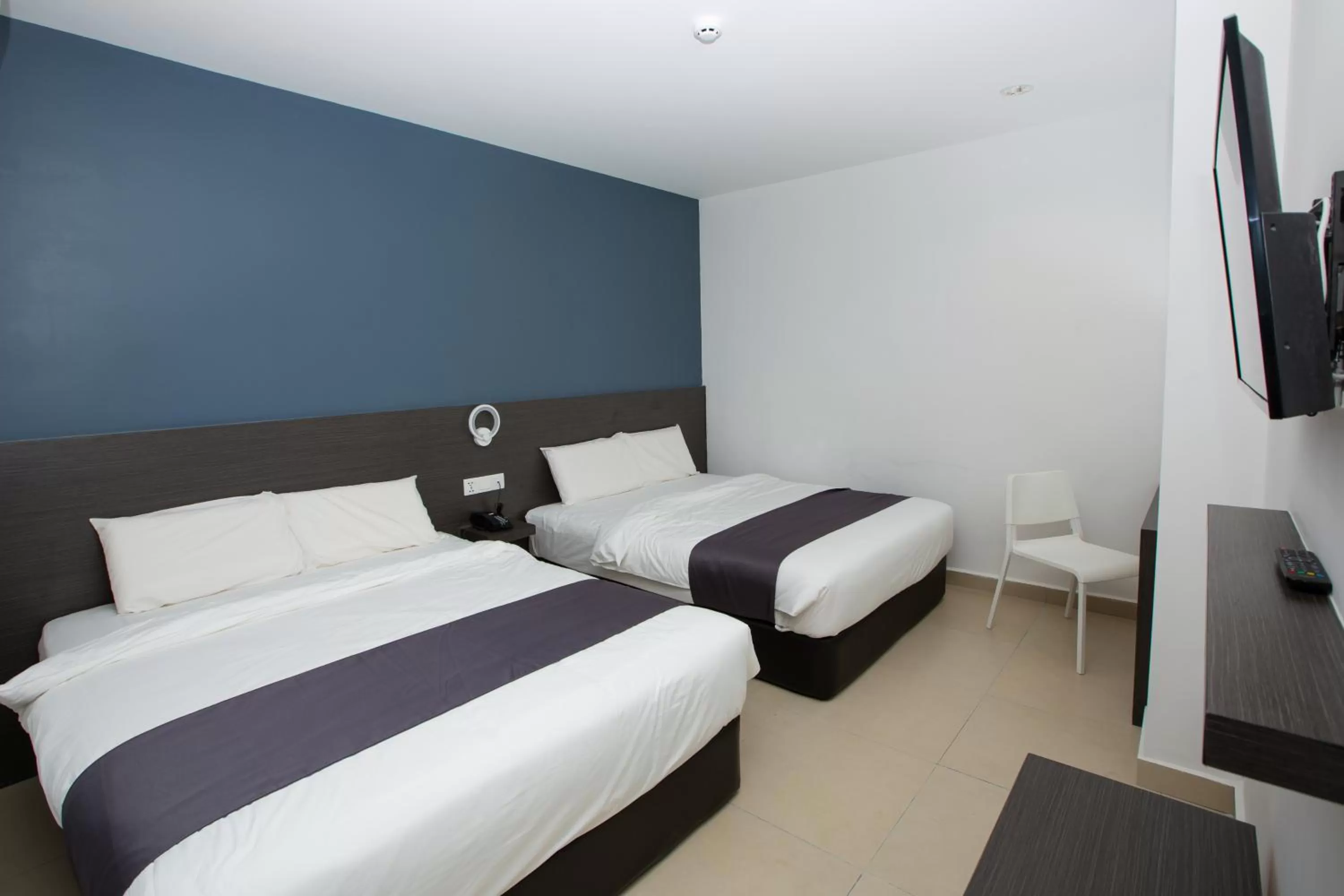 Bed in 1 Hotel Signature