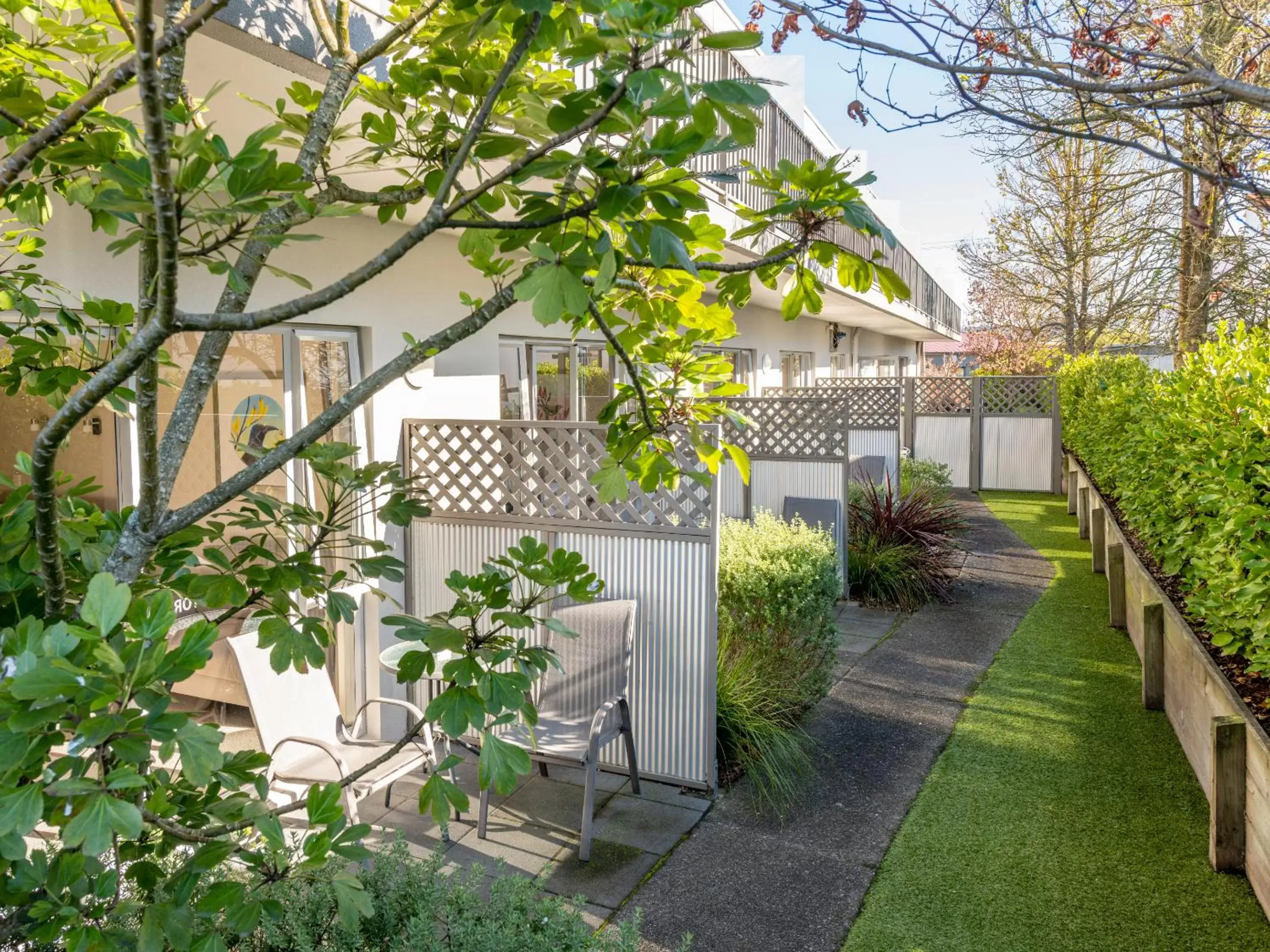 Patio, Property Building in Lake Taupo Motor Inn