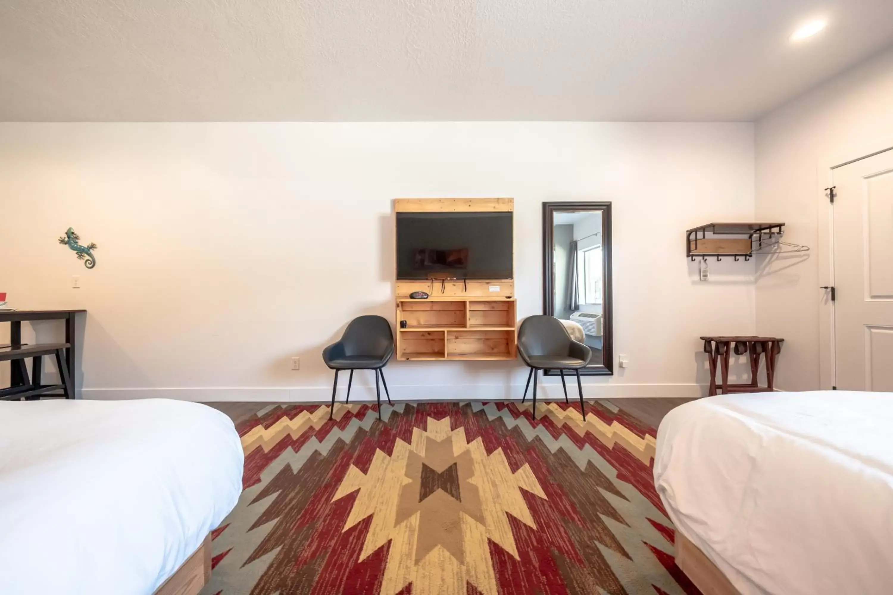 TV and multimedia, TV/Entertainment Center in Kanab Suites