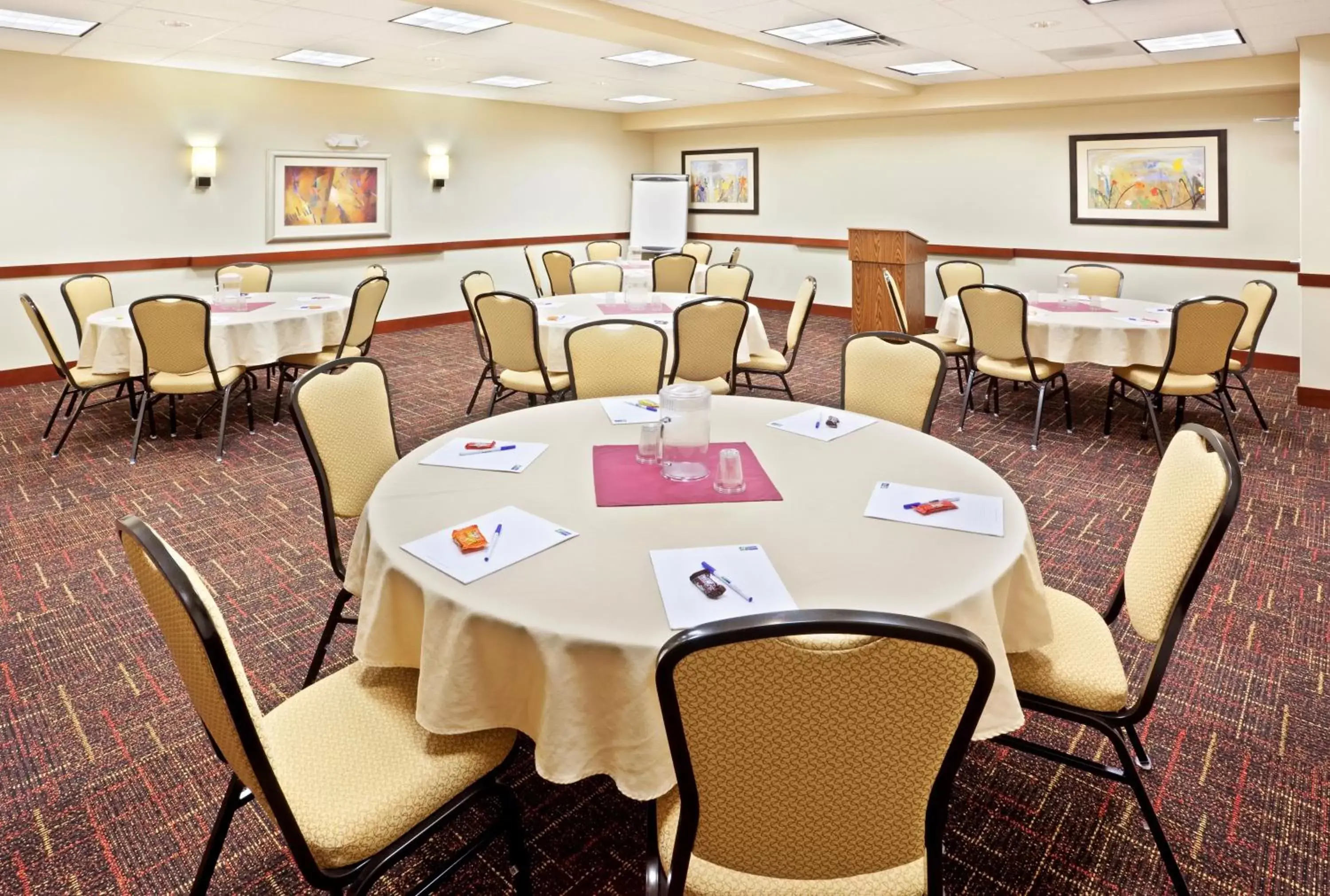 Meeting/conference room, Restaurant/Places to Eat in Holiday Inn Express Hotel & Suites Chehalis - Centralia, an IHG Hotel