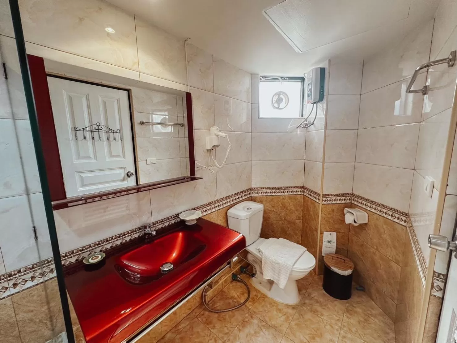 Shower in Hotel De Khuvieng